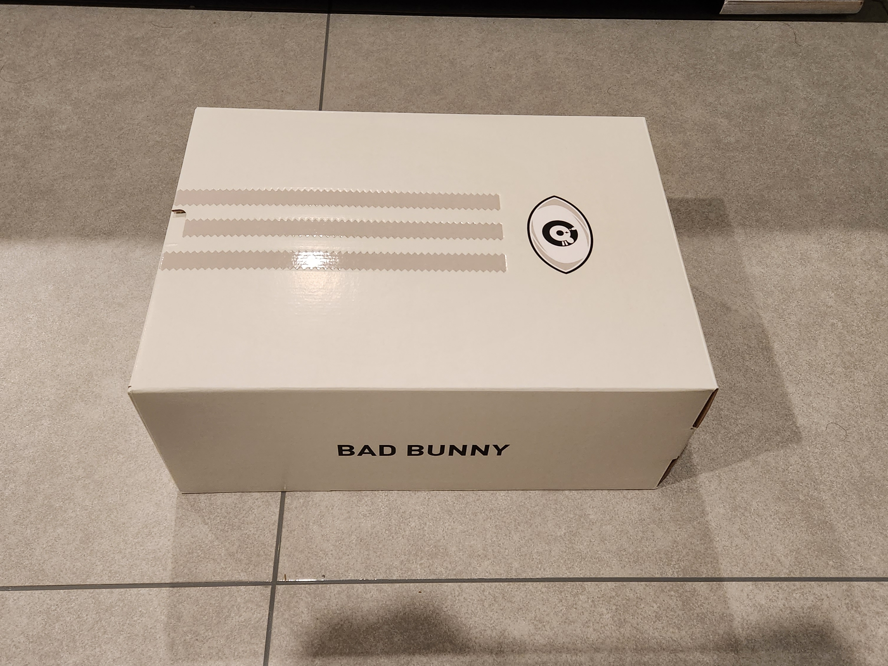 Adidas x Bad Bunny Forum Low Cloud White Clear Onix 착용 스타일 - 1