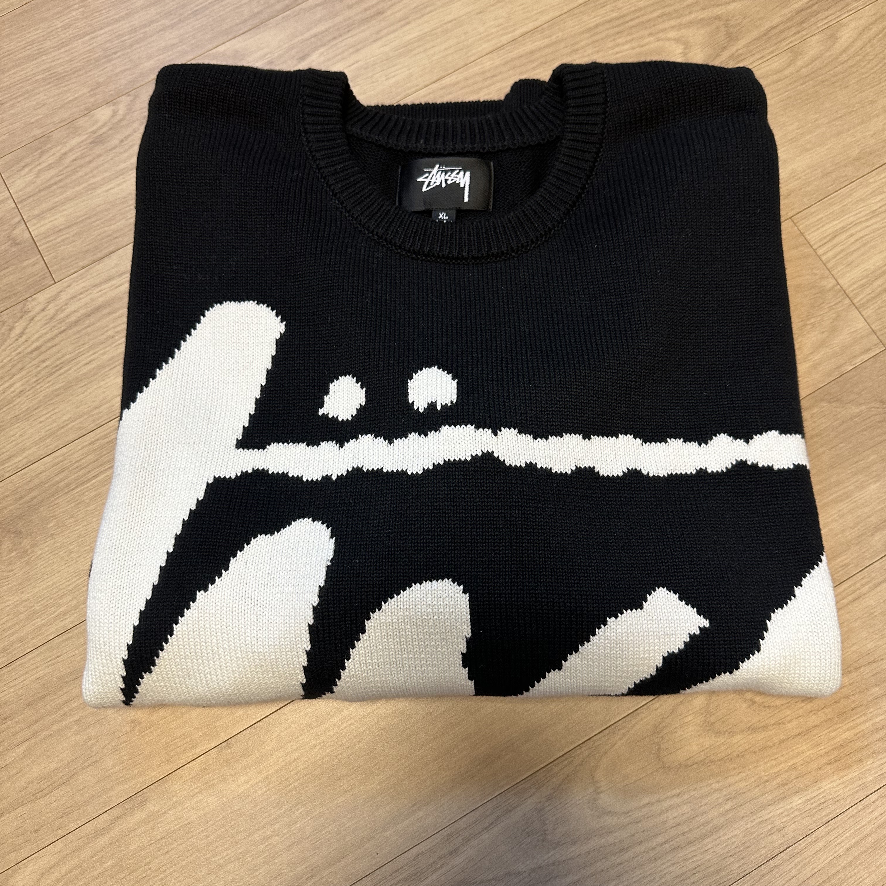 Stussy Stock Sweater Black 착용 스타일 - 2