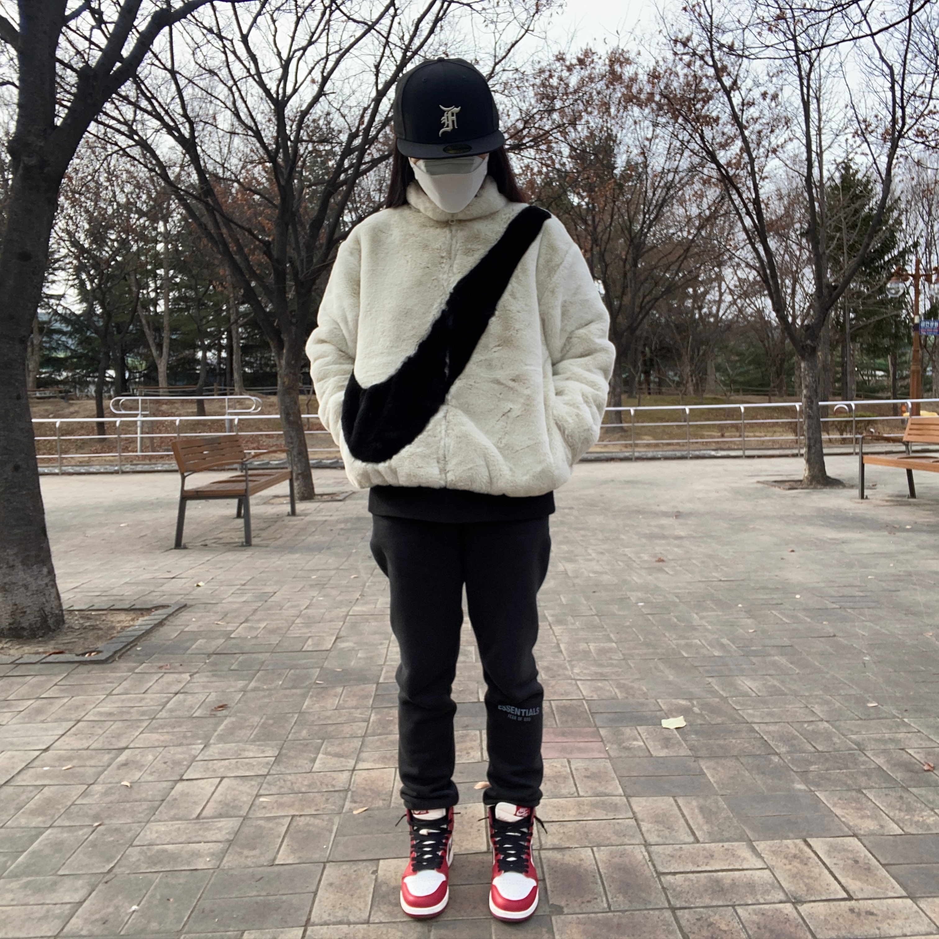 (W) Nike NSW Faux Fur Jacket Fossil - Asia, (GS) Jordan 1 Retro High OG Chicago 2022 착용 스타일 - 1