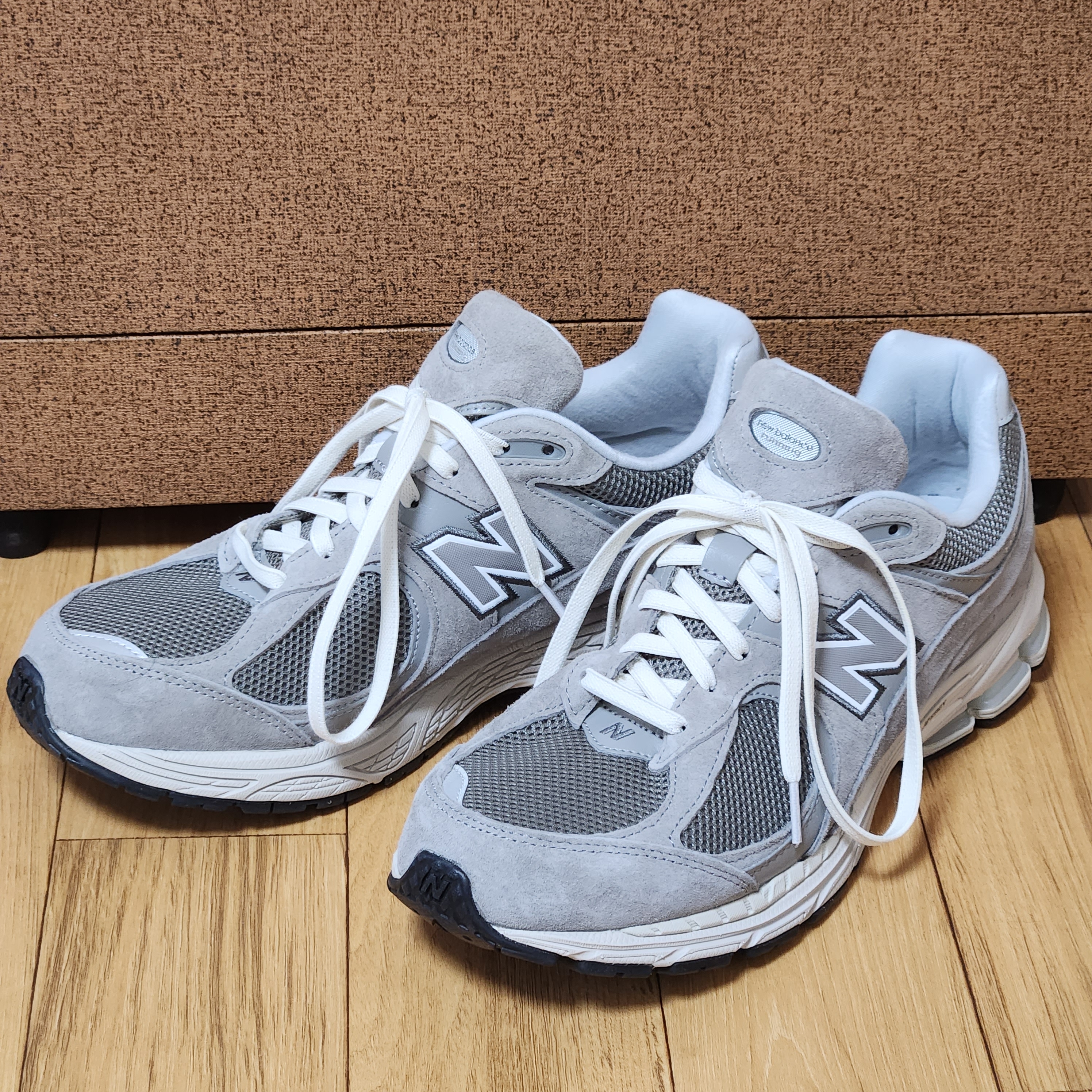 New Balance 2002R Grey 착용 스타일 - 3