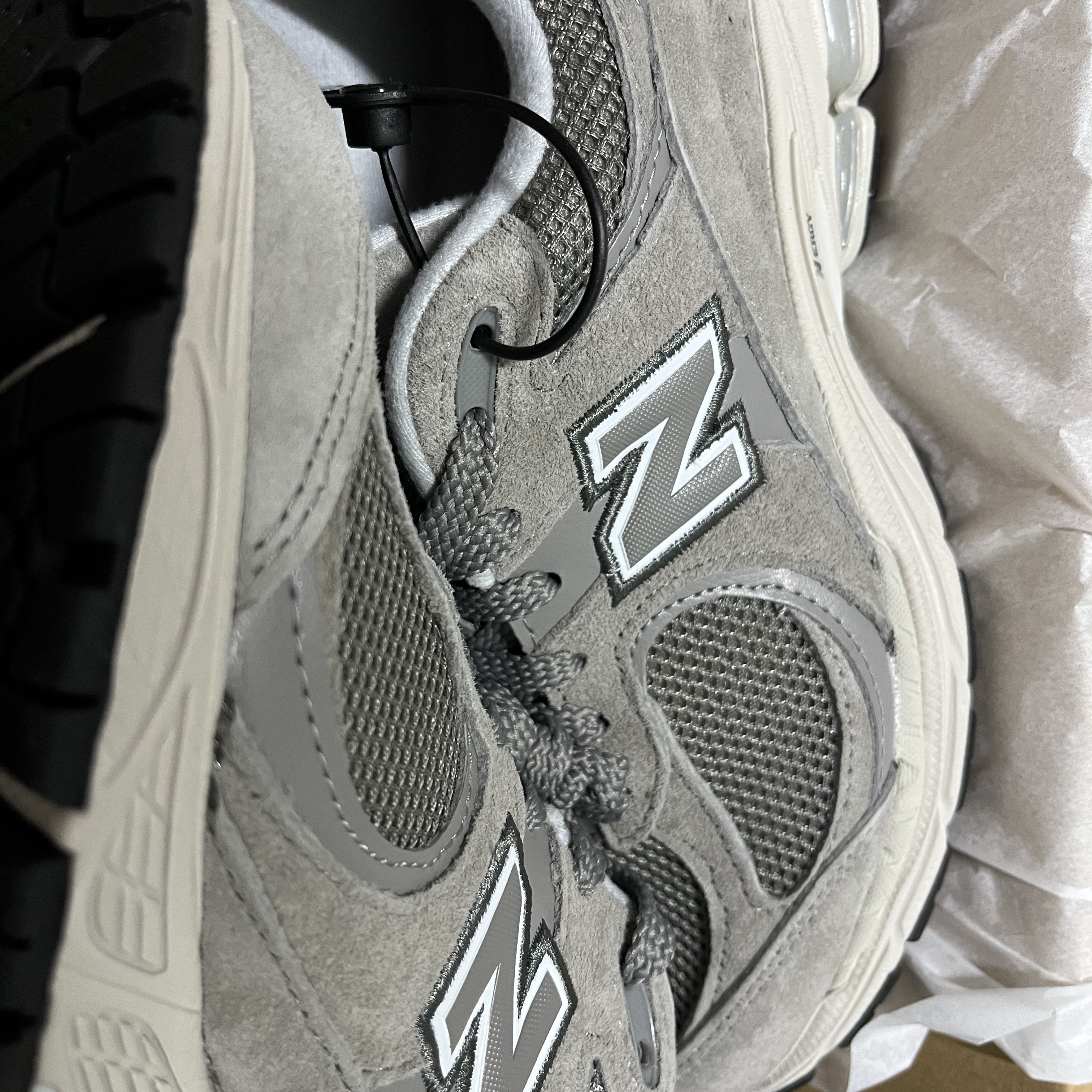New Balance 2002R Grey 착용 스타일