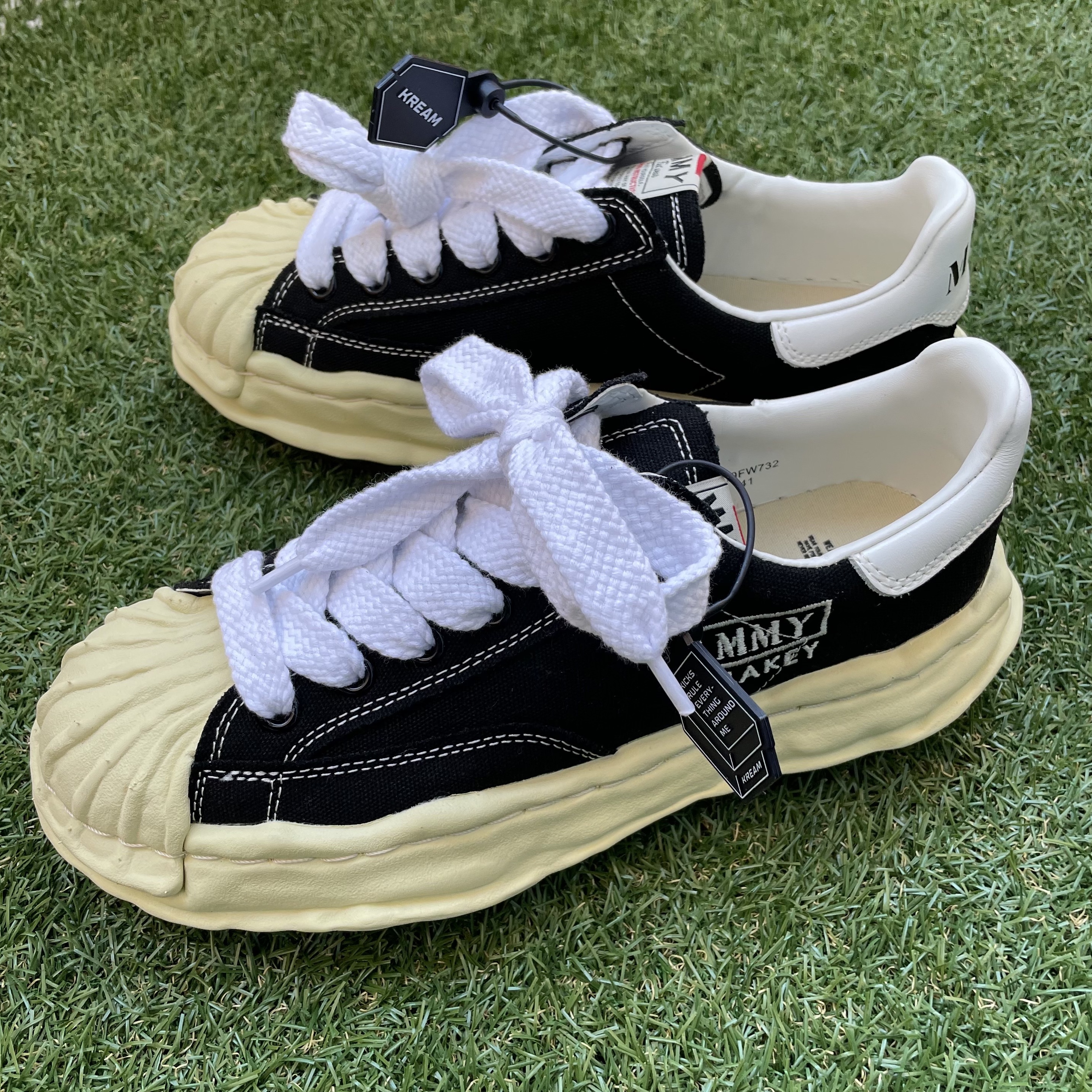Maison Mihara Yasuhiro Blakey VL OG Sole Canvas Low-top Sneakers Black 착용 스타일 - 2