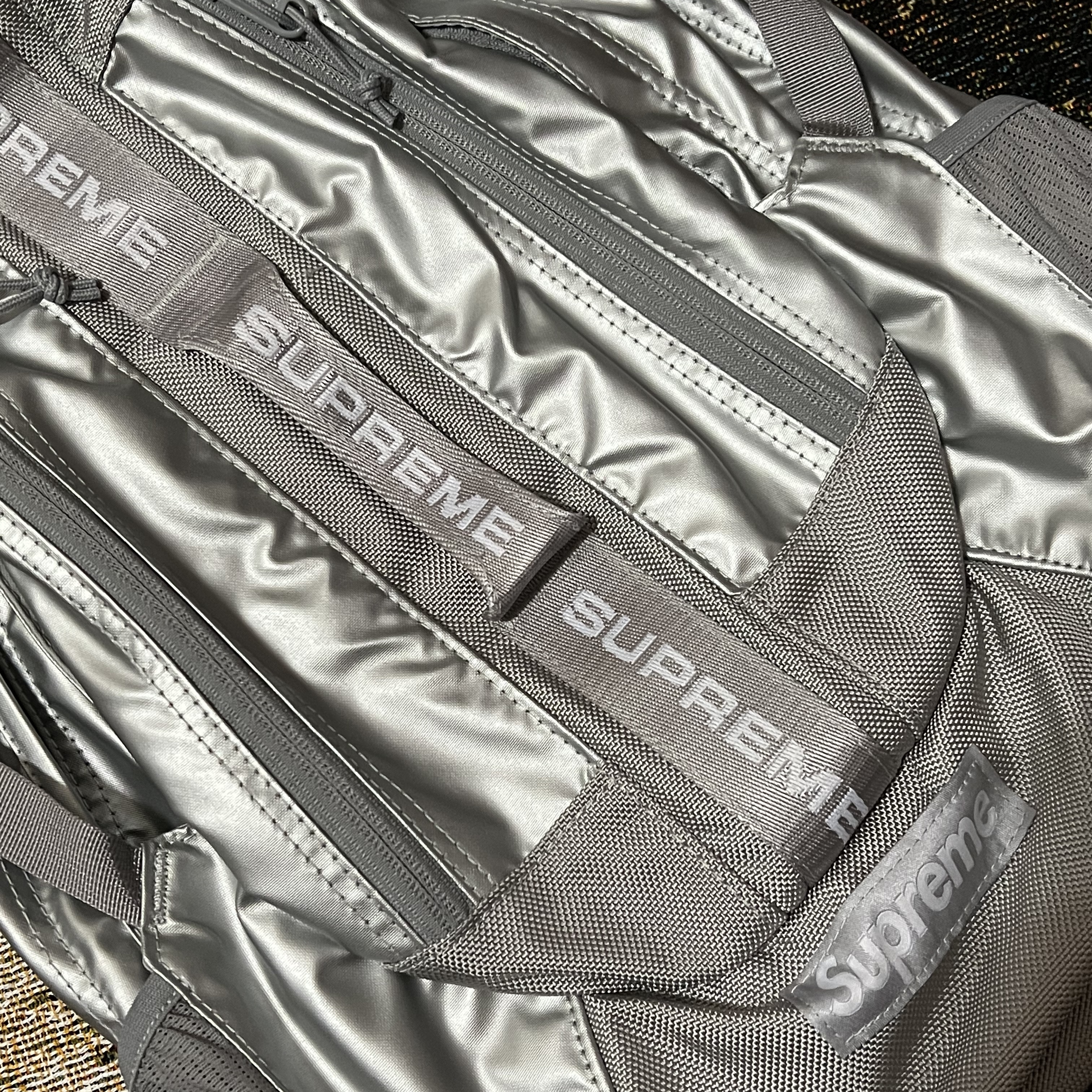 Supreme Backpack Silver - 22FW 착용 스타일 - 2