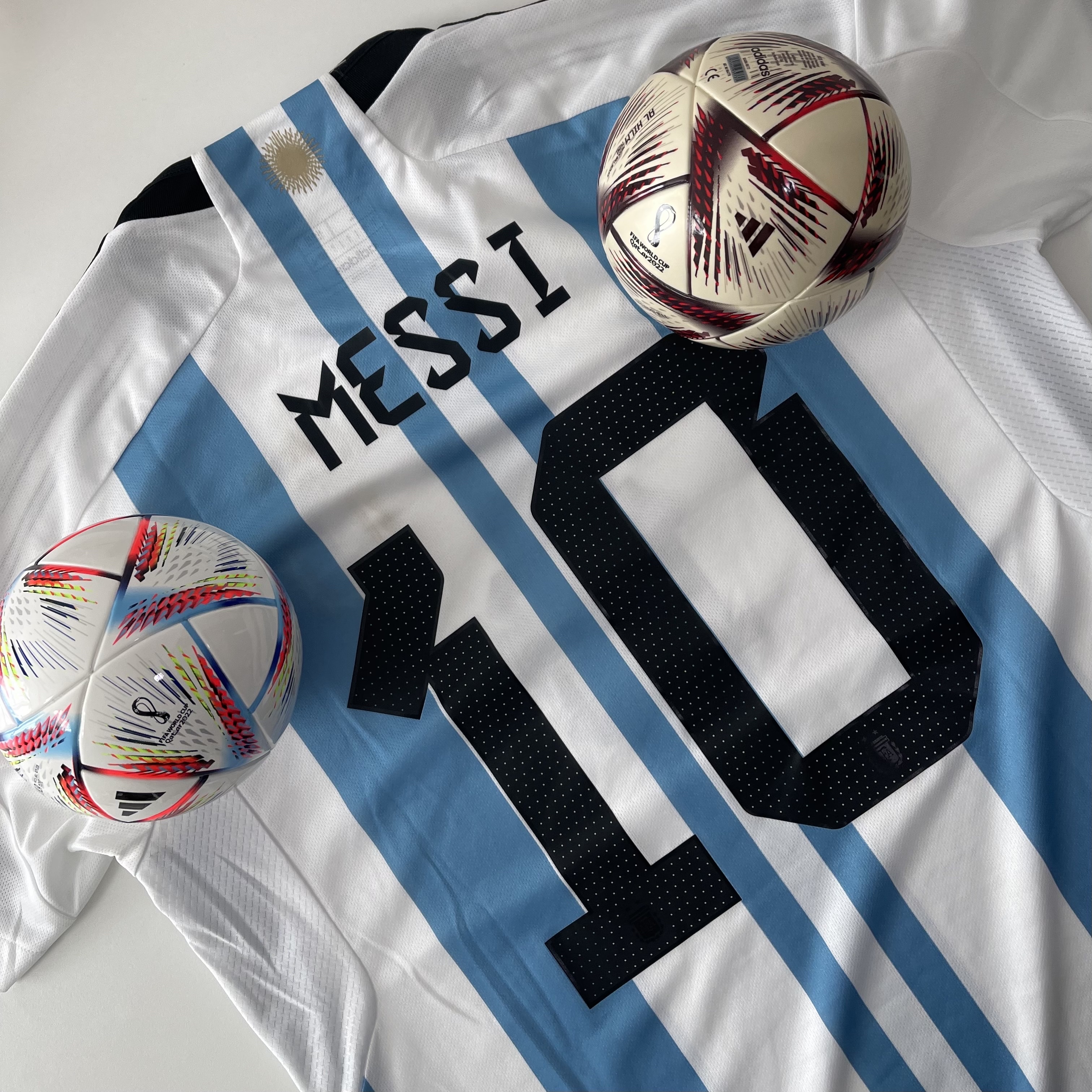 Adidas Al Rihla Pro Ball White Pantone 착용 스타일 - 2