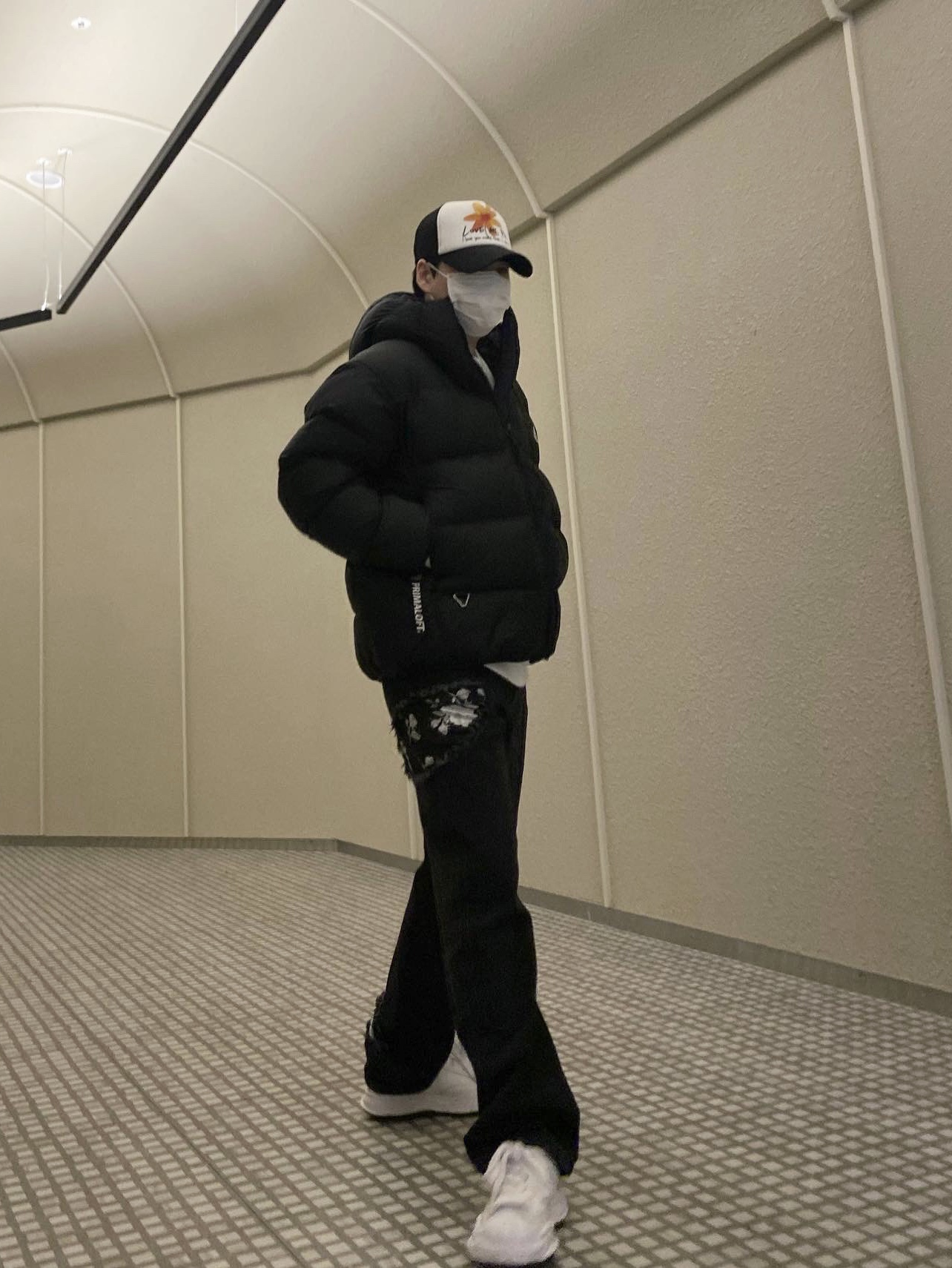 Maison Mihara Yasuhiro Blakey OG Sole Leather Low-top Sneakers White, Nike ACG Therma-Fit ADV Lunar Lake Puffer Jacket Black - Asia 착용 스타일 - 2