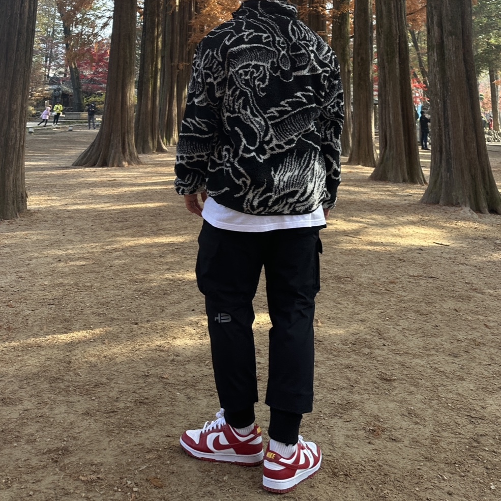 Stussy Dragon Sherpa Jacket Black, Nike Dunk Low Retro Gym Red 착용 스타일 - 2