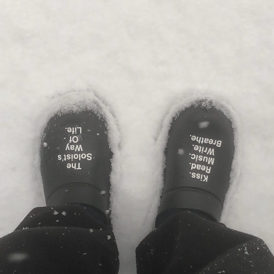 Oofos x Takahiromiyashita The Soloist The Soloist's Way Of Life Clog Black White 착용 스타일