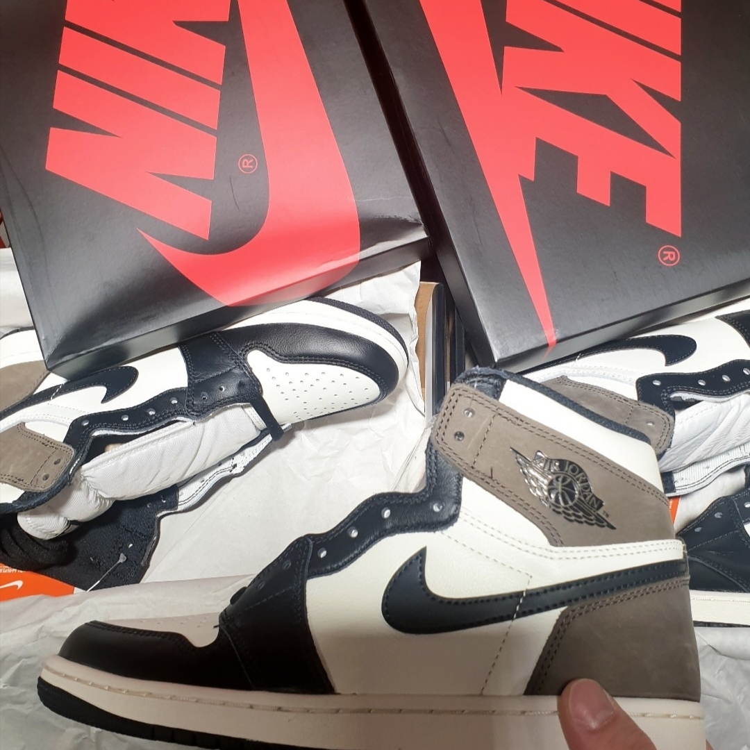 Jordan 1 Retro High OG Black Mocha 착용 스타일
