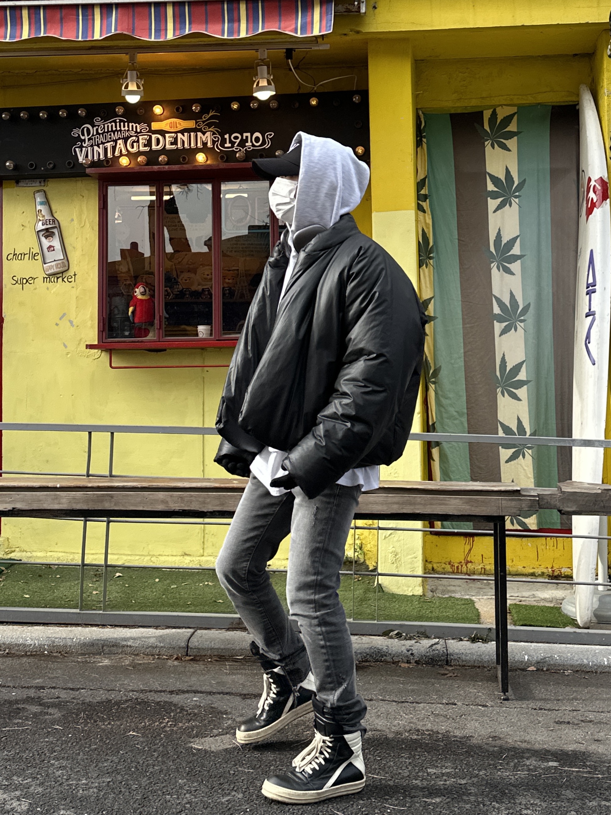 Rick Owens Geobasket Full Grain Calf Leather Strobe Sneakers Black Milk White, Yeezy Gap Round Jacket Black 착용 스타일