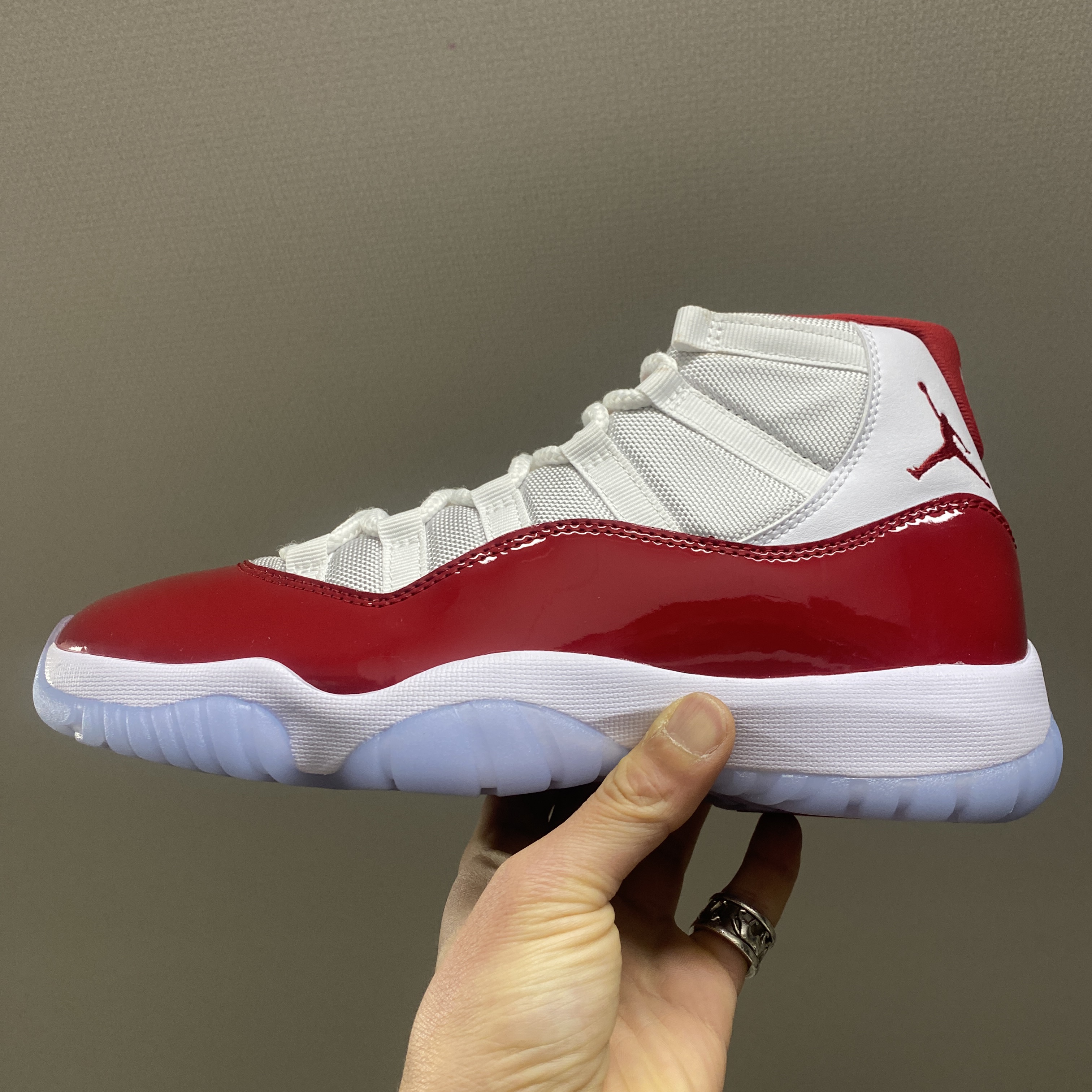 Jordan 11 Retro Varsity Red 착용 스타일