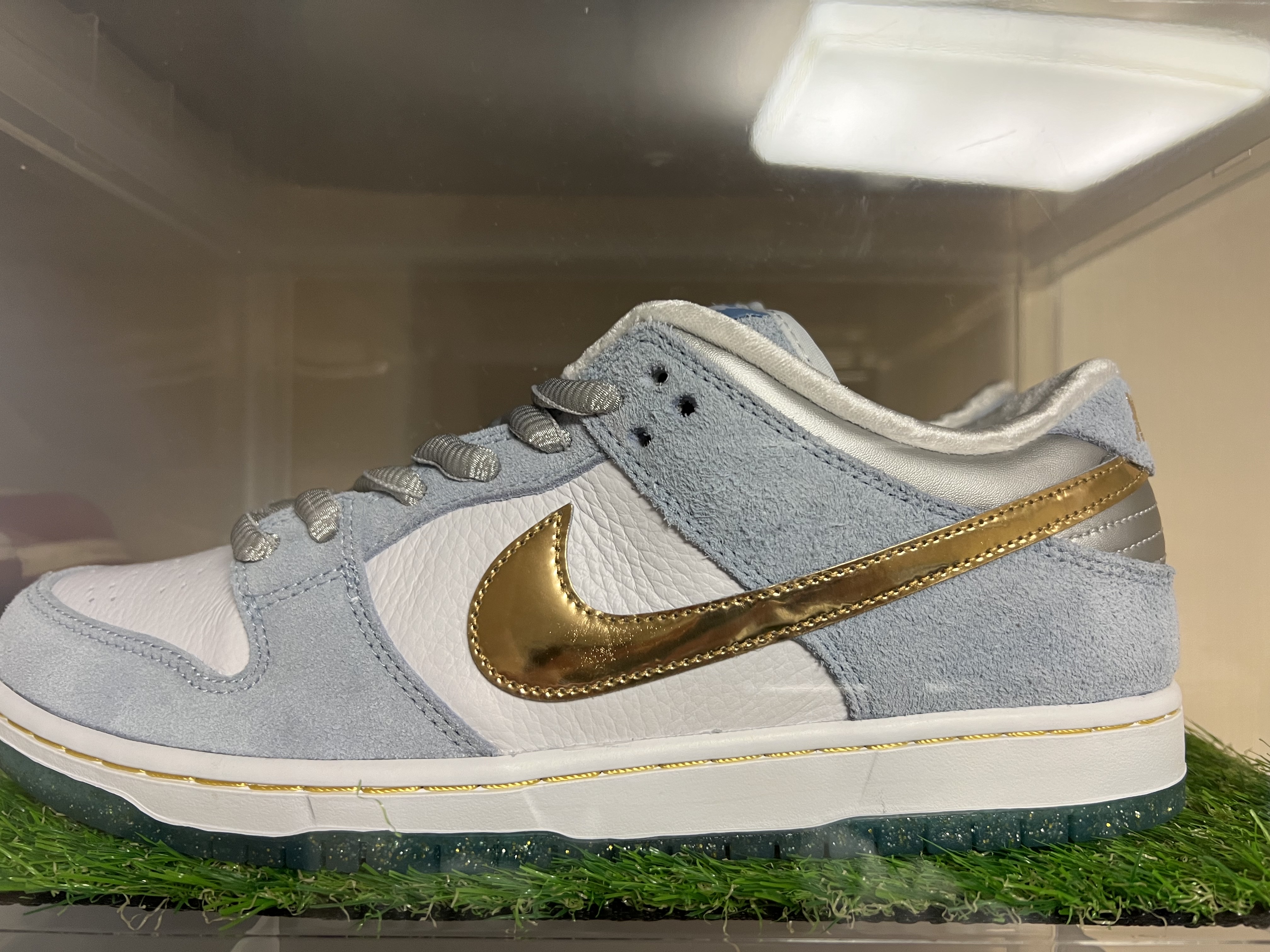 Nike x Sean Cliver SB Dunk Low Holiday Special 착용 스타일