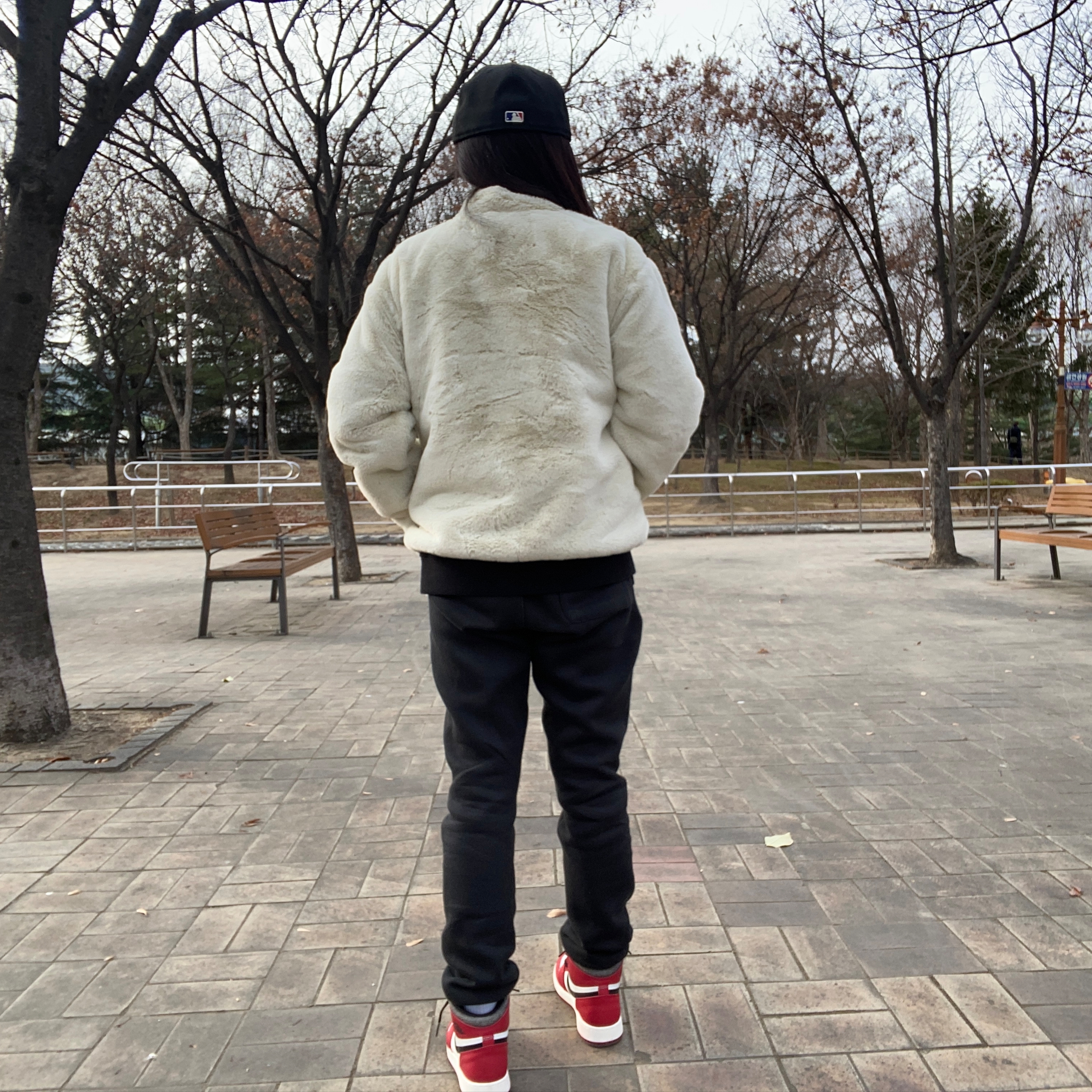 (W) Nike NSW Faux Fur Jacket Fossil - Asia, (GS) Jordan 1 Retro High OG Chicago 2022 착용 스타일 - 2