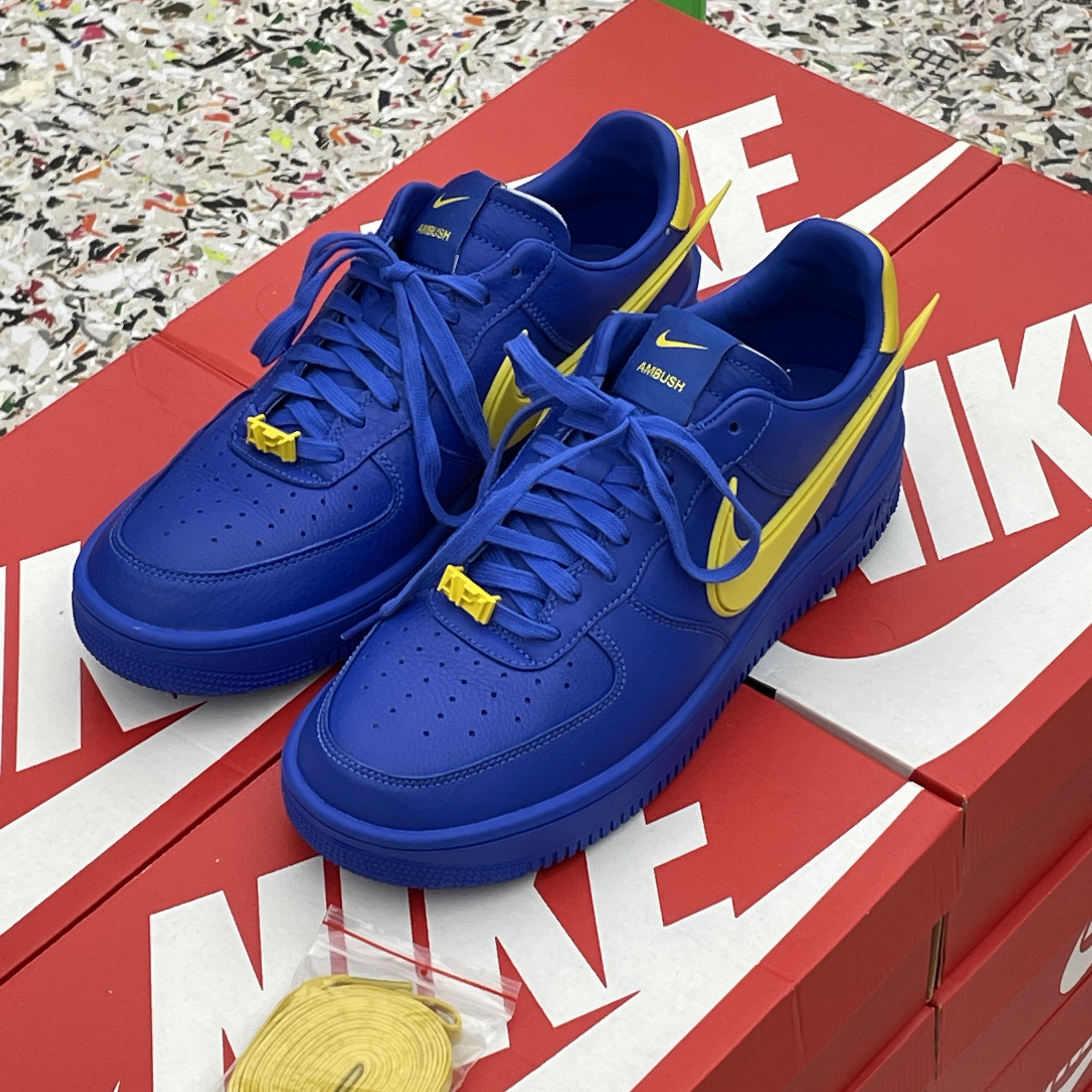 Nike x Ambush Air Force 1 Low SP Game Royal and Vivid Sulfur 착용 스타일