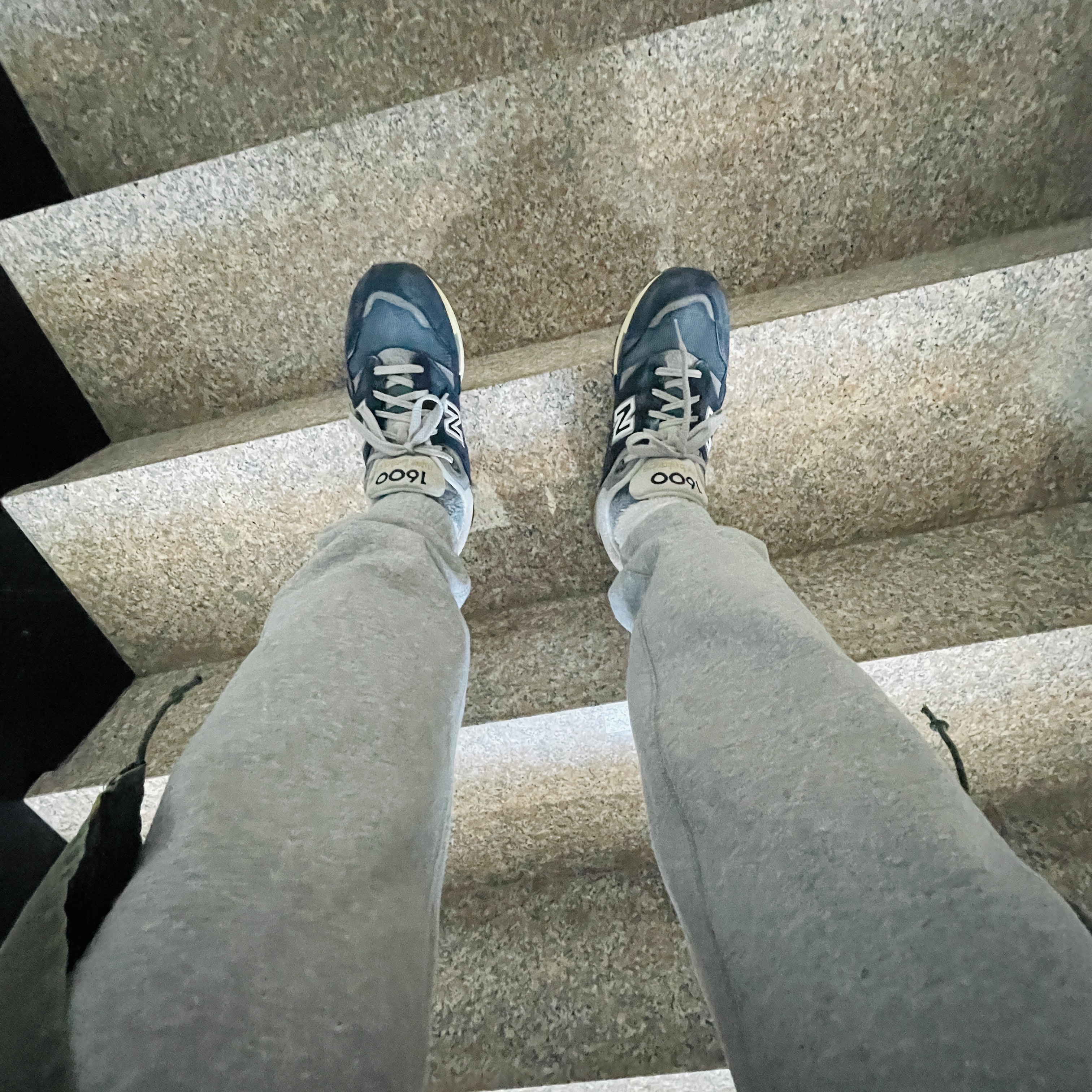 New Balance 1600 Premium Vintage Navy 착용 스타일 - 1