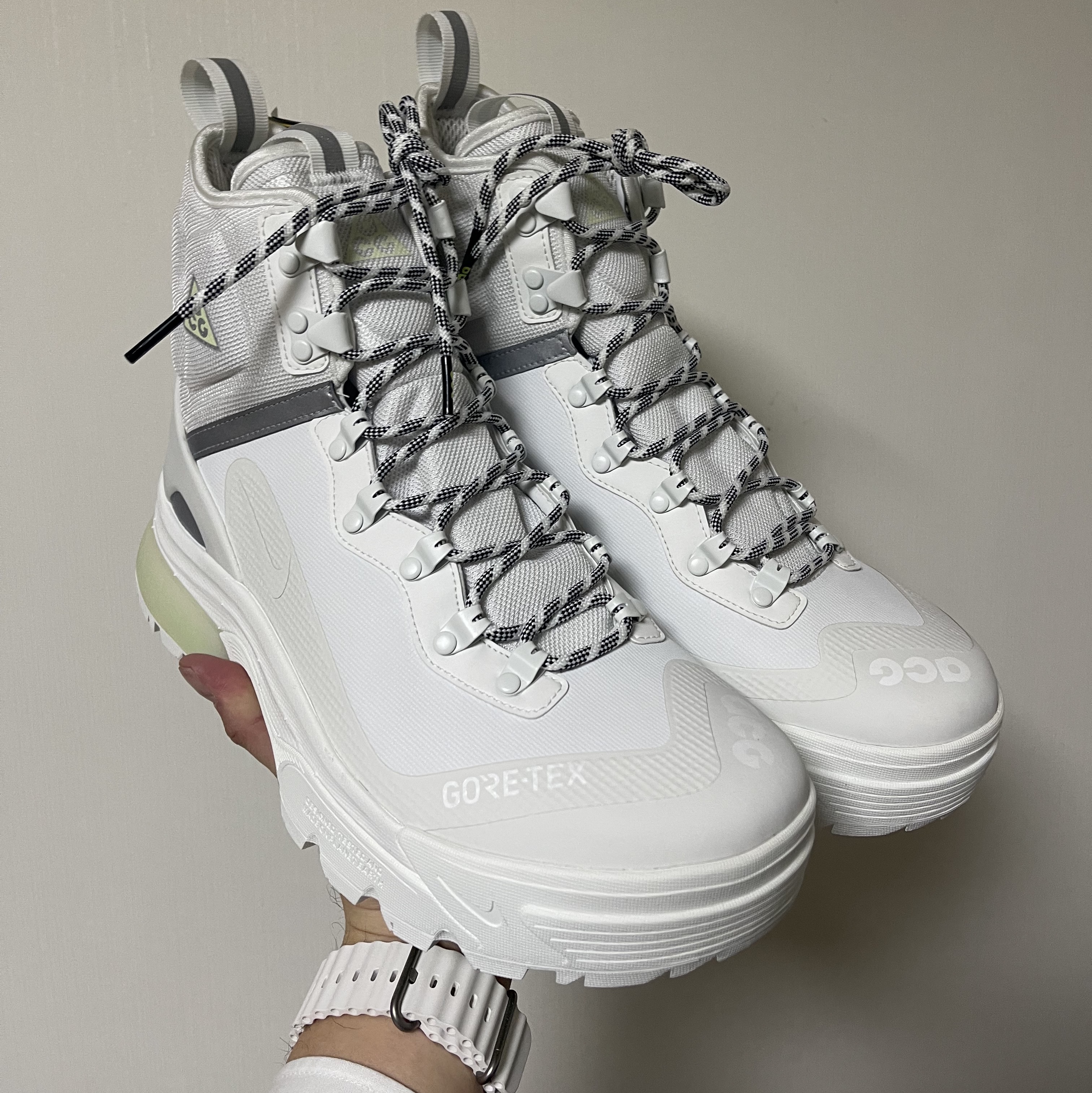Nike ACG Air Zoom Gaiadome Gore-Tex Summit White 착용 스타일 - 3