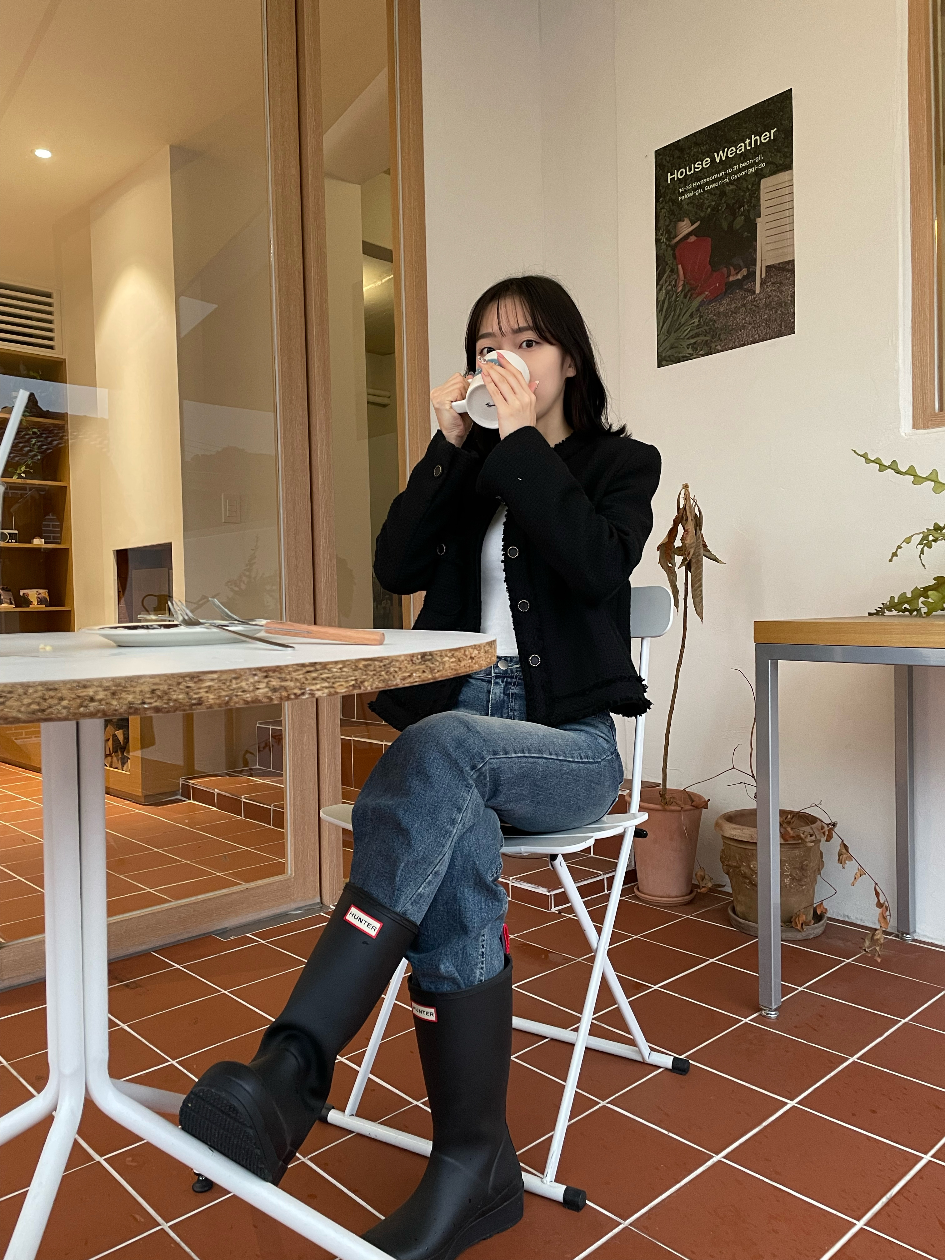 (W) Hunter Play Tall Wellington Rain Boots Black 착용 스타일