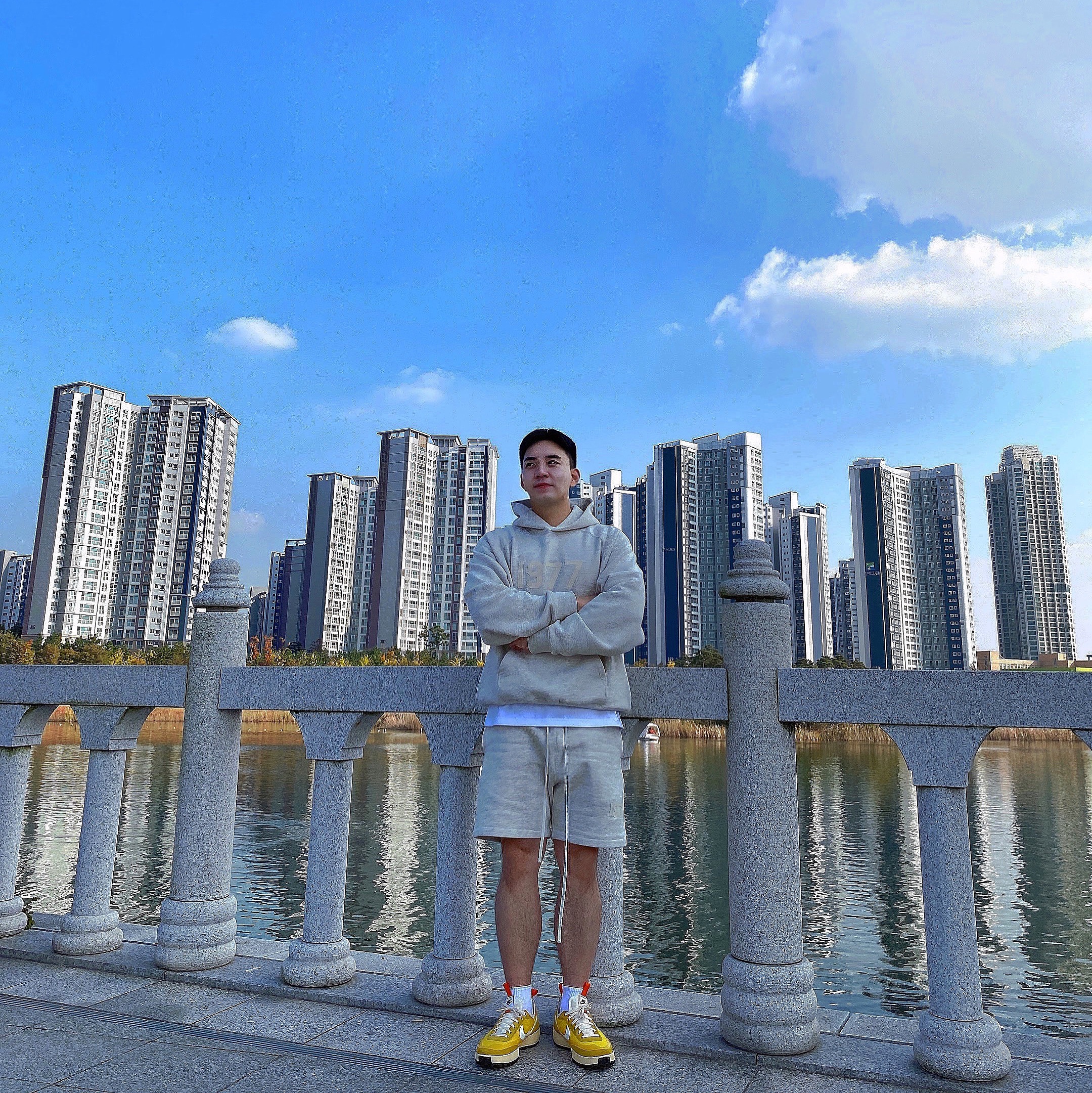 Essentials 1977 Hoodie Light Oatmeal - 22SS, Essentials 1977 Shorts Light Oatmeal - 22SS 착용 스타일