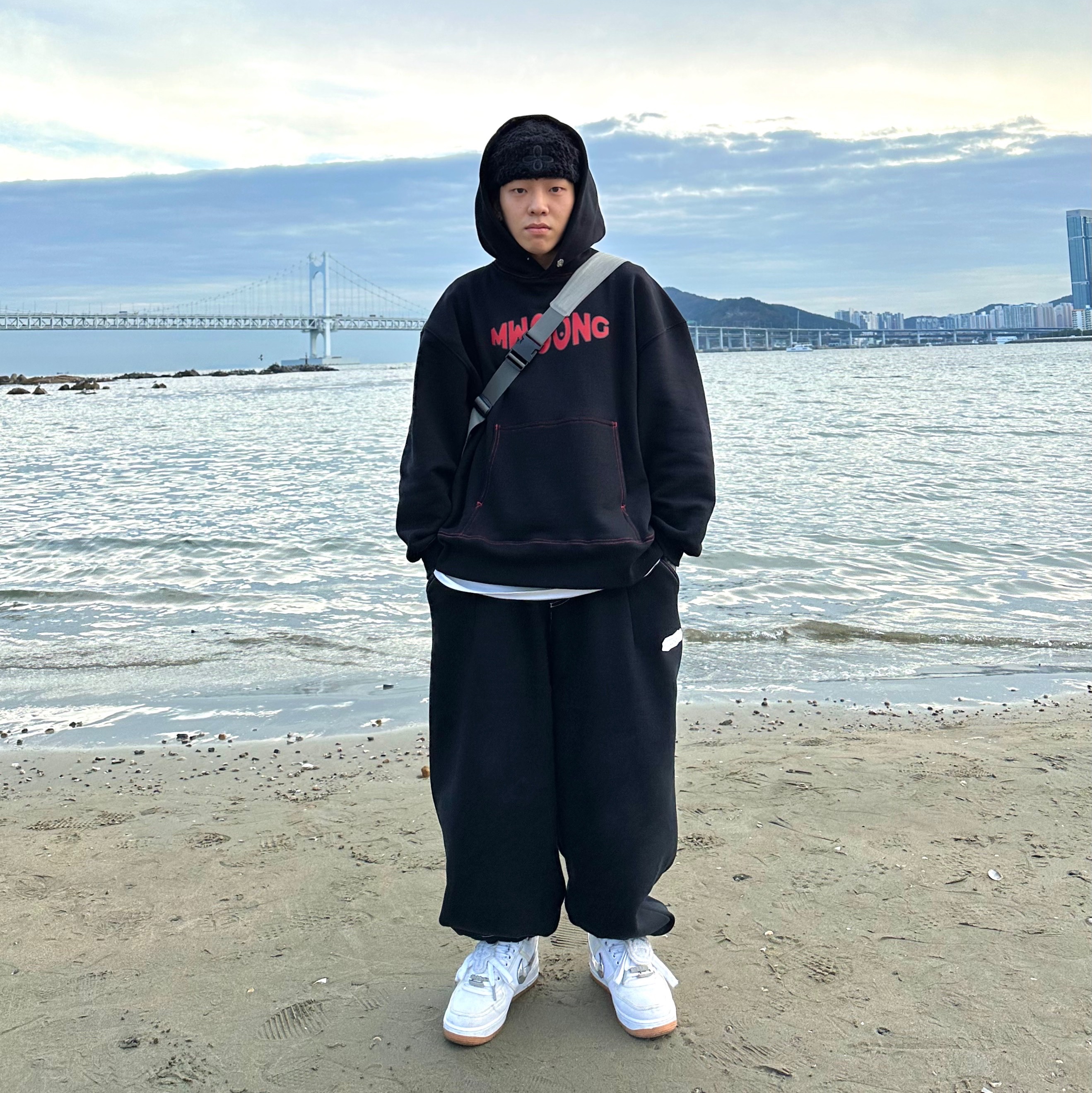 Nike x Travis Scott Air Force 1 Low Sail 착용 스타일 - 1