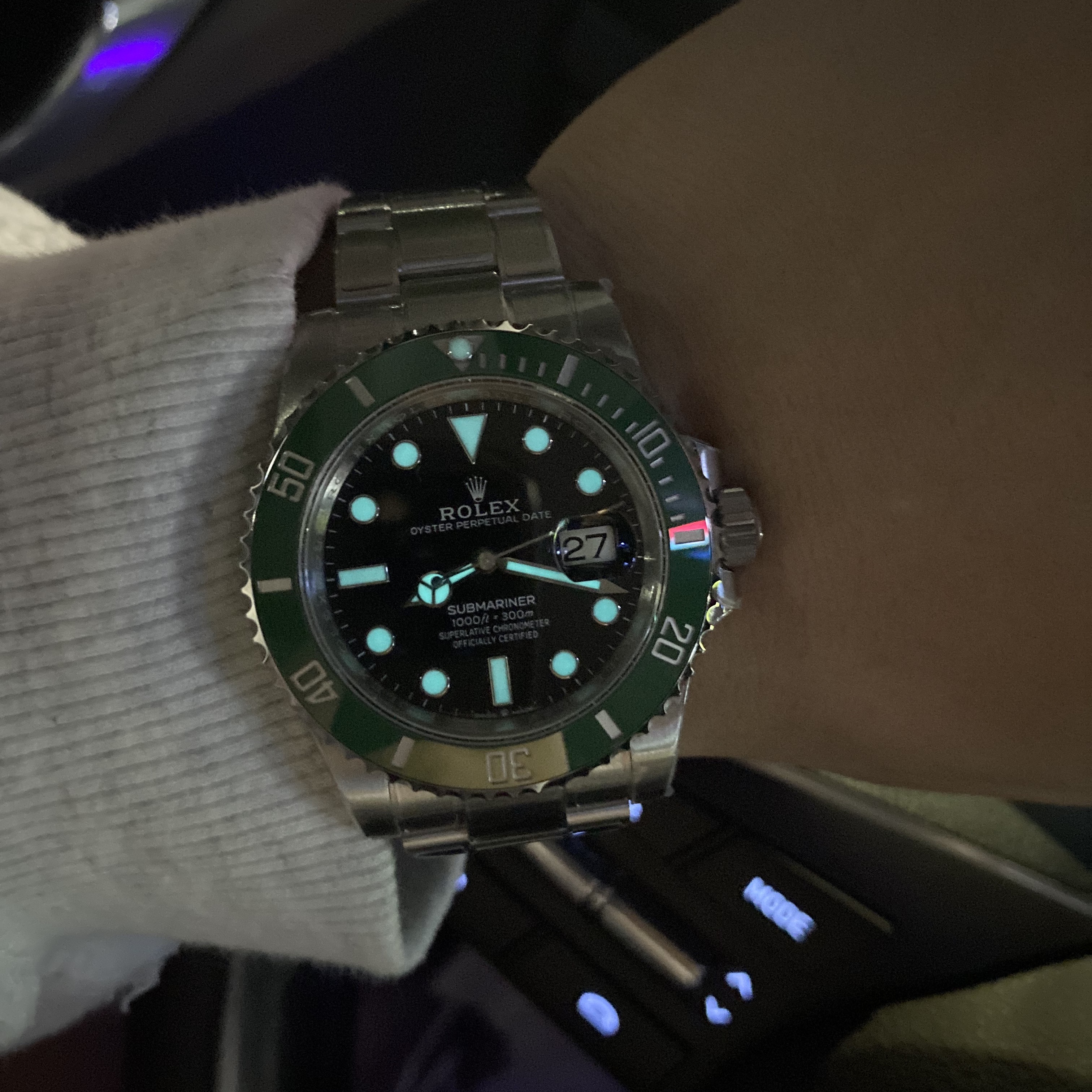 Rolex Submariner Date 41mm 126610LV Black Oyster 착용 스타일