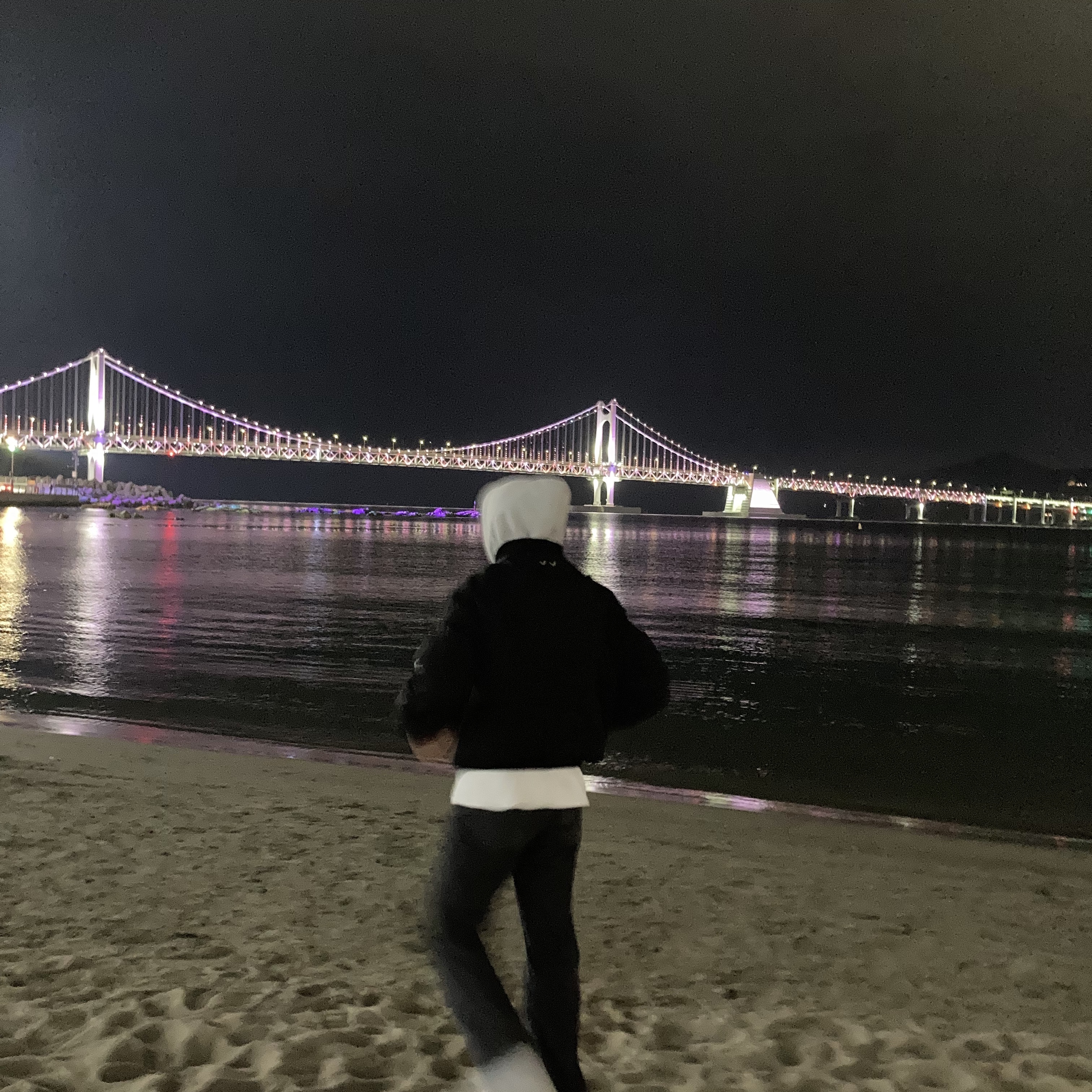 Undermycar Ababell Multi Flap Oversized Bomber Beluga - 22SS, Bottega Veneta Padded Tech Cassette Black 착용 스타일 - 2