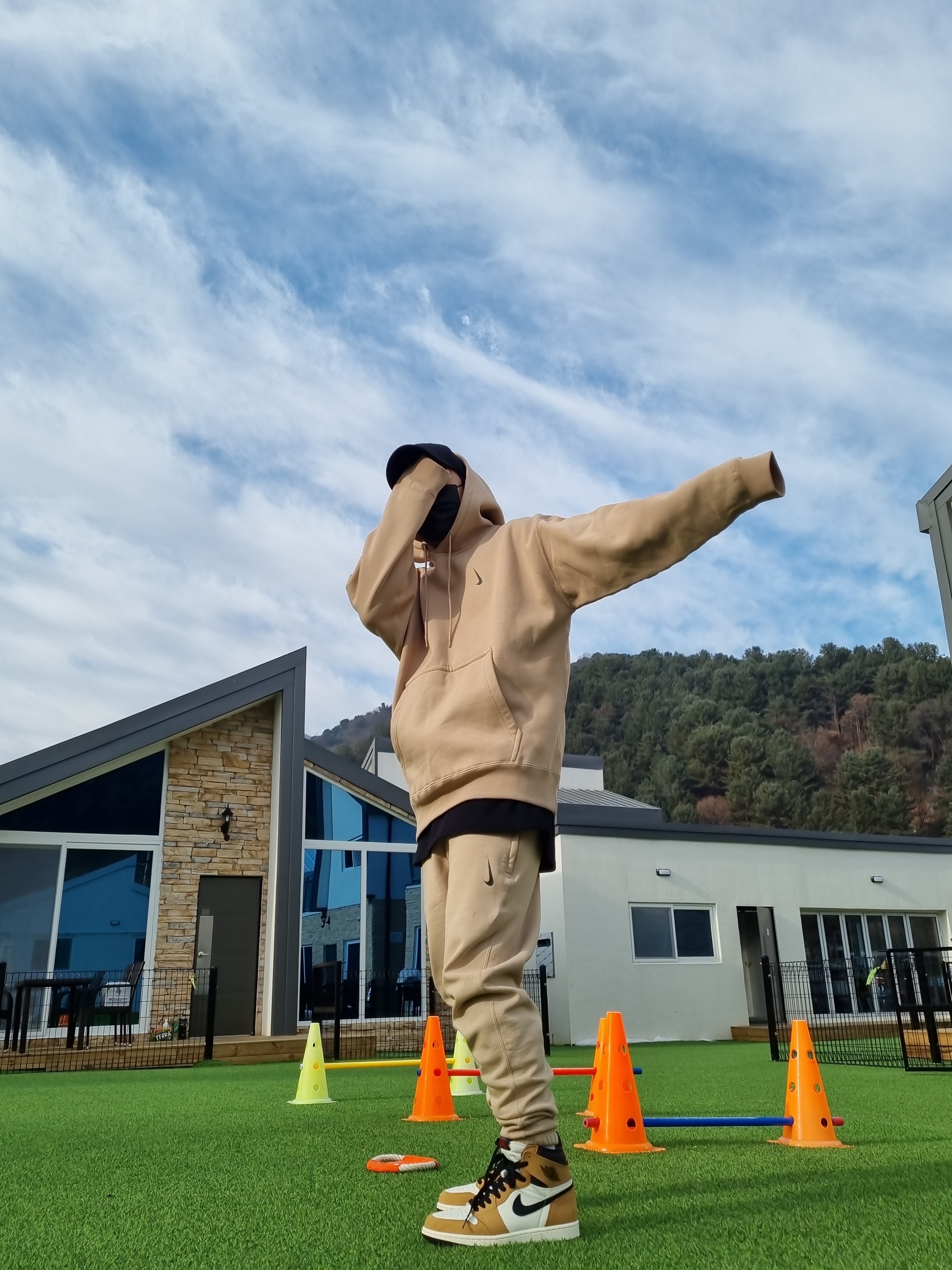 Nike x Billie Eilish NRG Fleece Hoodie Mushroomย - US/EU, Nike x Billie Eilish NRG Fleece Pants Mushroom - US/EU ์ฐฉ์ฉ ์คํ์ผ