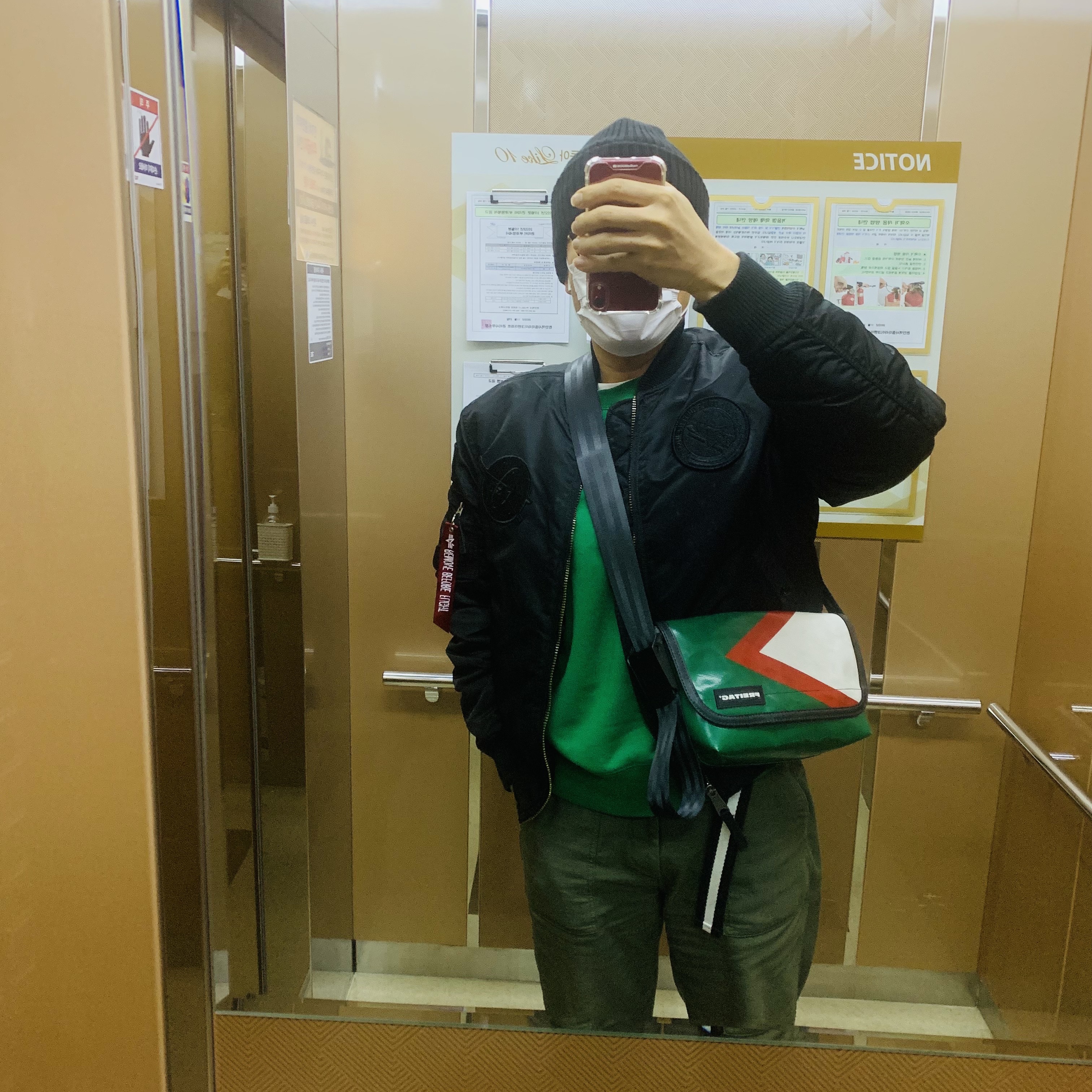 Puma x AMI Crewneck Sweatshirt Verdant Green 착용 스타일