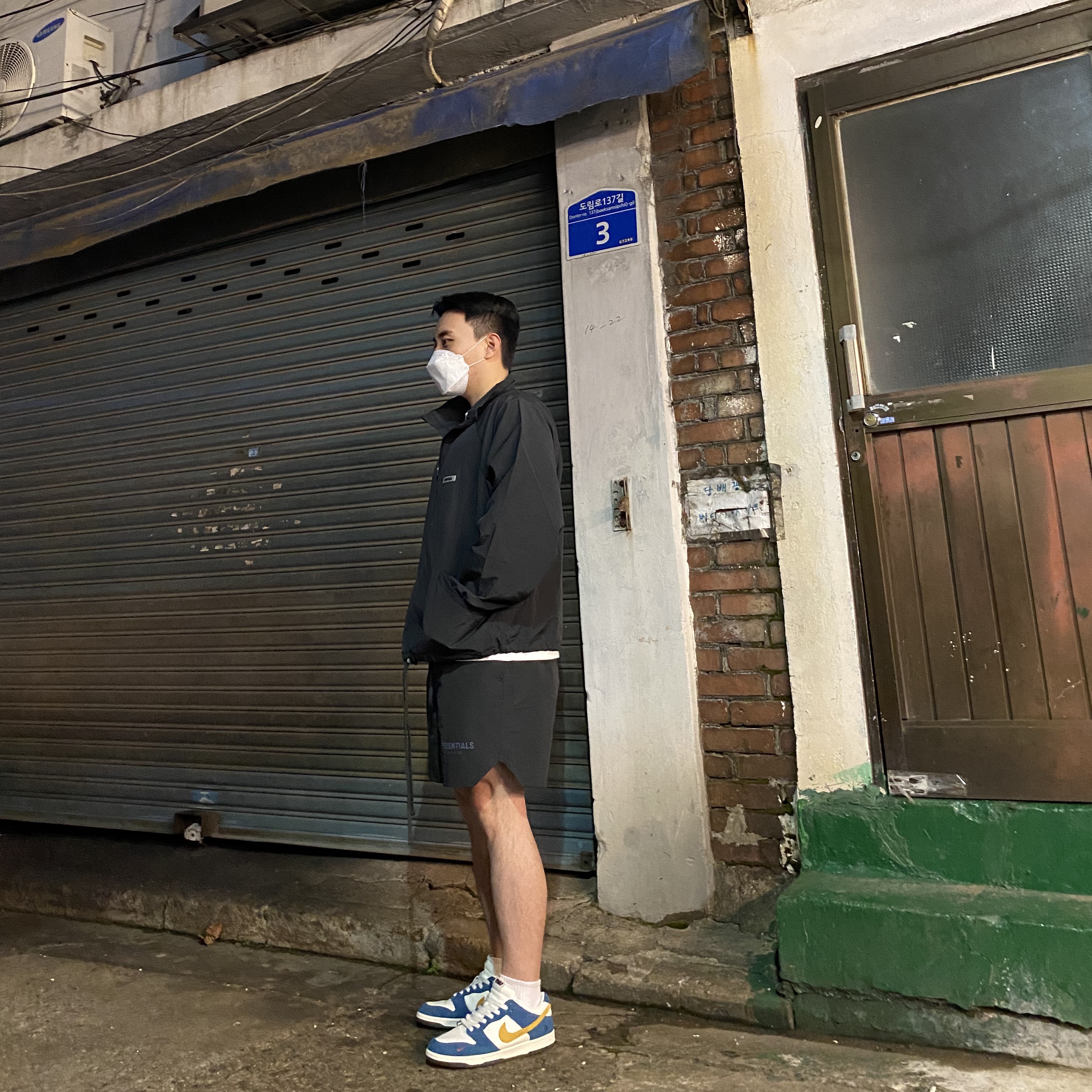 Essentials Volley Shorts Black - 21SS, Essentials Track Jacket Black - 20FW 착용 스타일