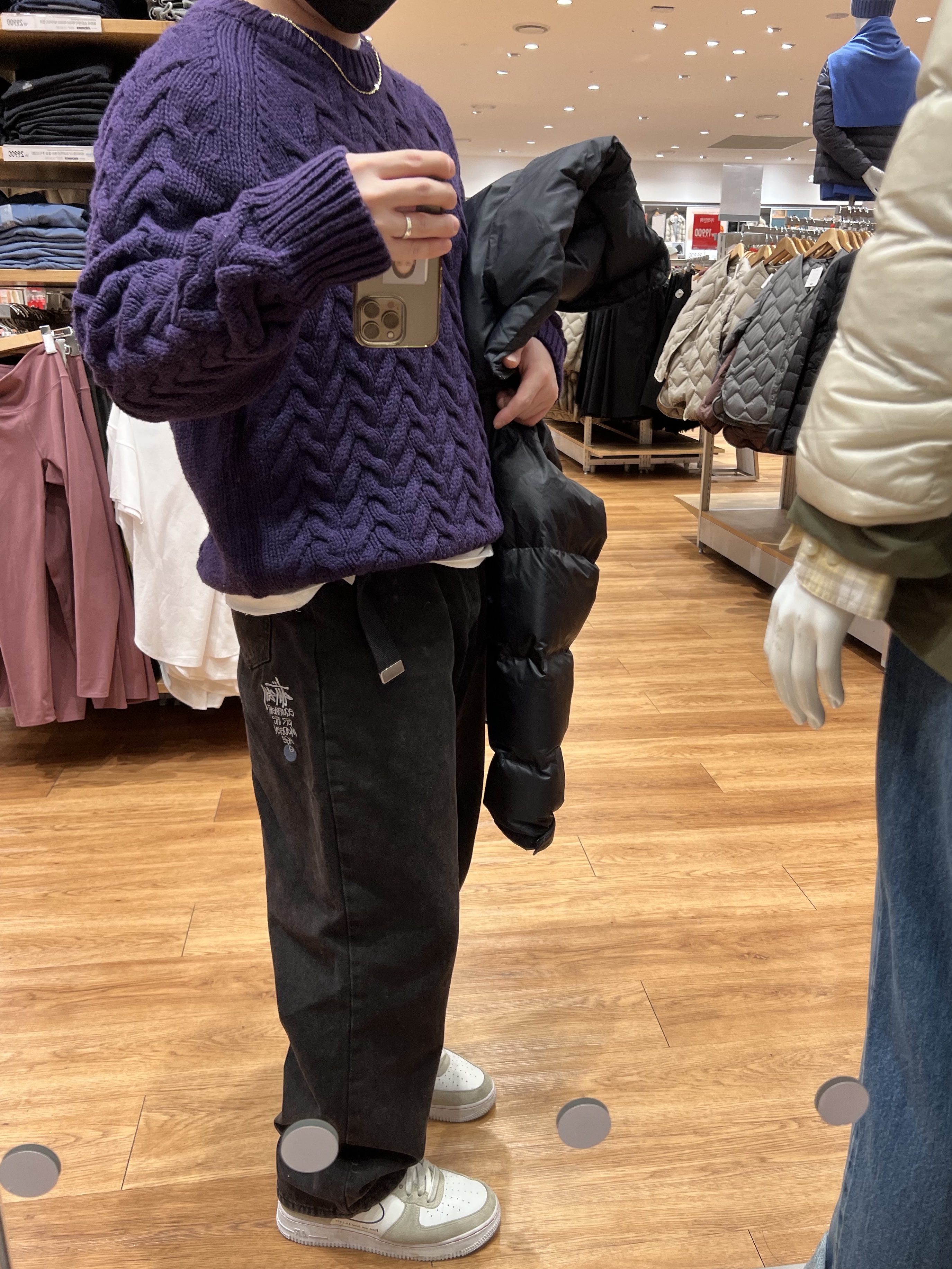 Stussy Washed Canvas Big OL' Jean Black, Nike Air Force 1 '07 SE First Use Light Stone 착용 스타일 - 1