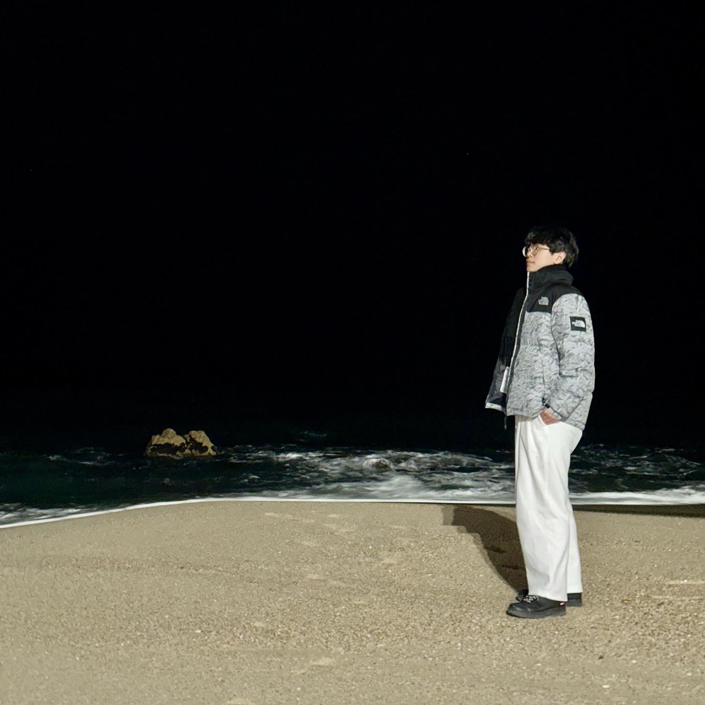 The North Face White Label Novelty Nuptse Down Jacket White, Nike x Supreme Air Force 1 Low Black 착용 스타일