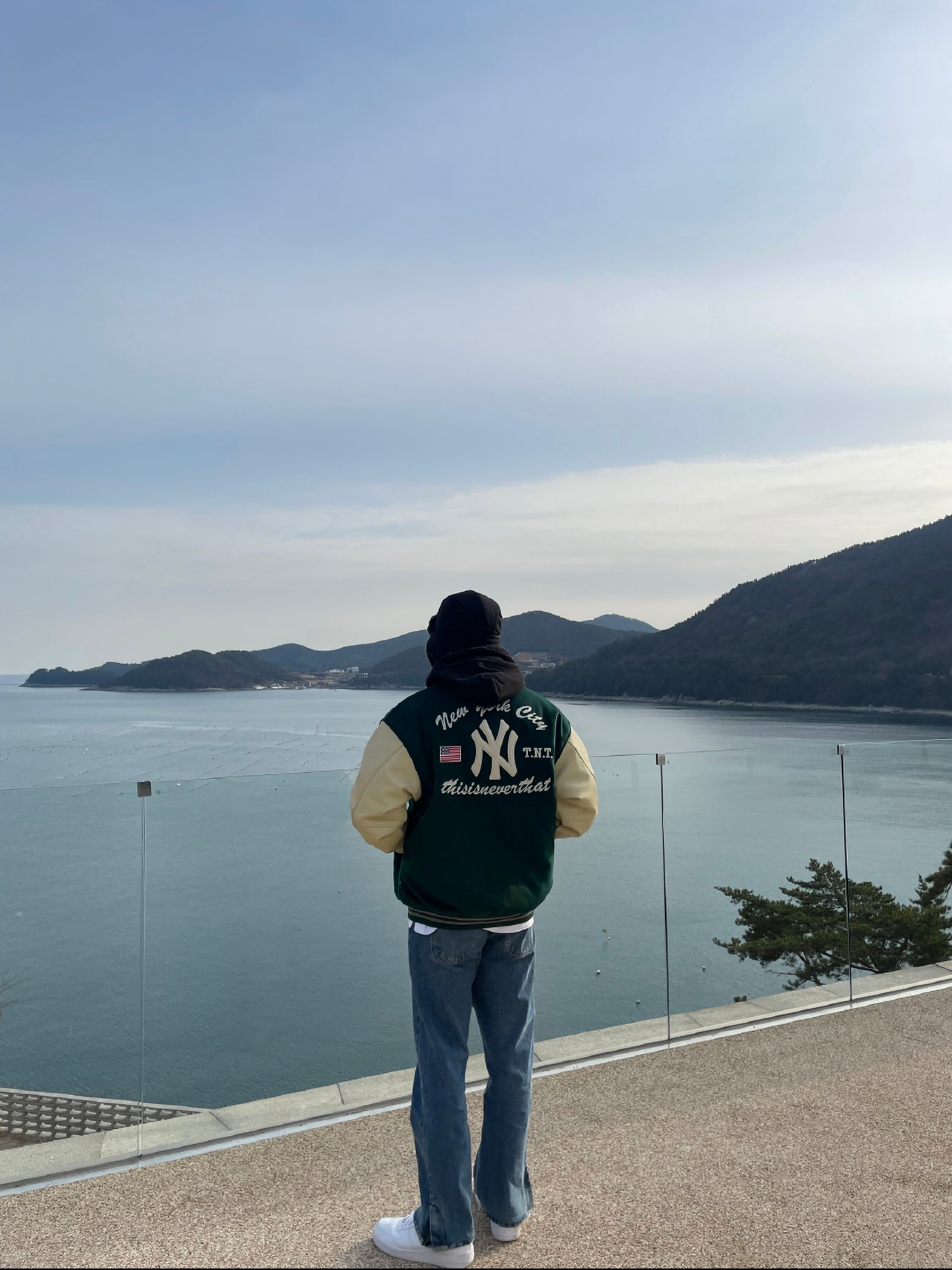 Thisisneverthat x New Era x MLB New York Yankees Varsity Jacket Dark Green, Nike Air Force 1 '07 Low White 착용 스타일