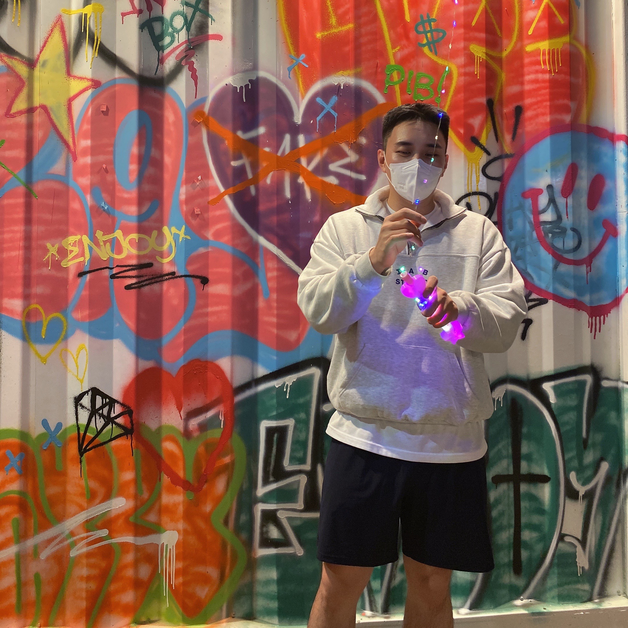 IAB Studio Half Zip Pullover Light Gray 착용 스타일