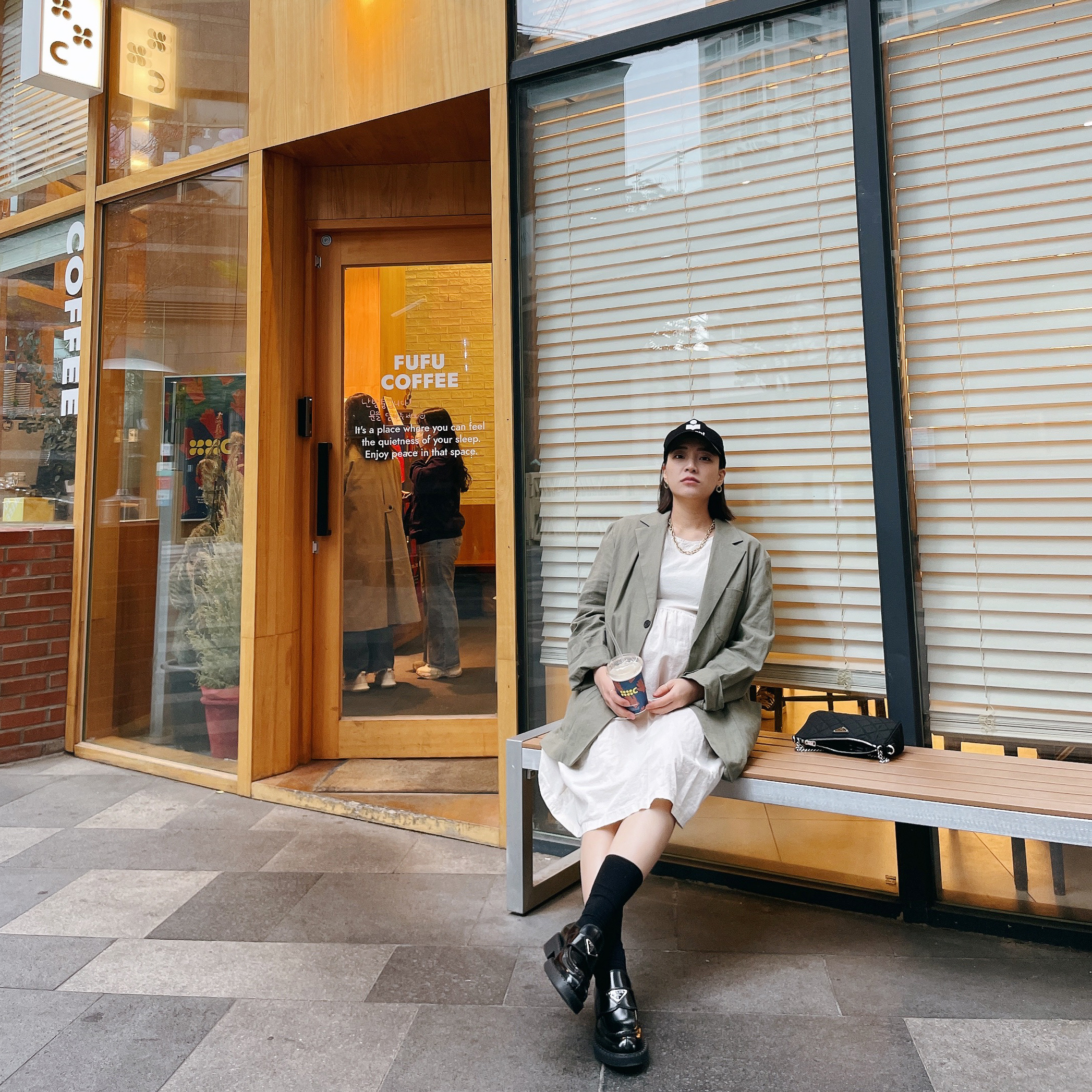 (W) Prada Chocolate Brushed Leather Loafers Black, Prada Nylon Quilted Chain Shoulder Bag Black 착용 스타일 - 1