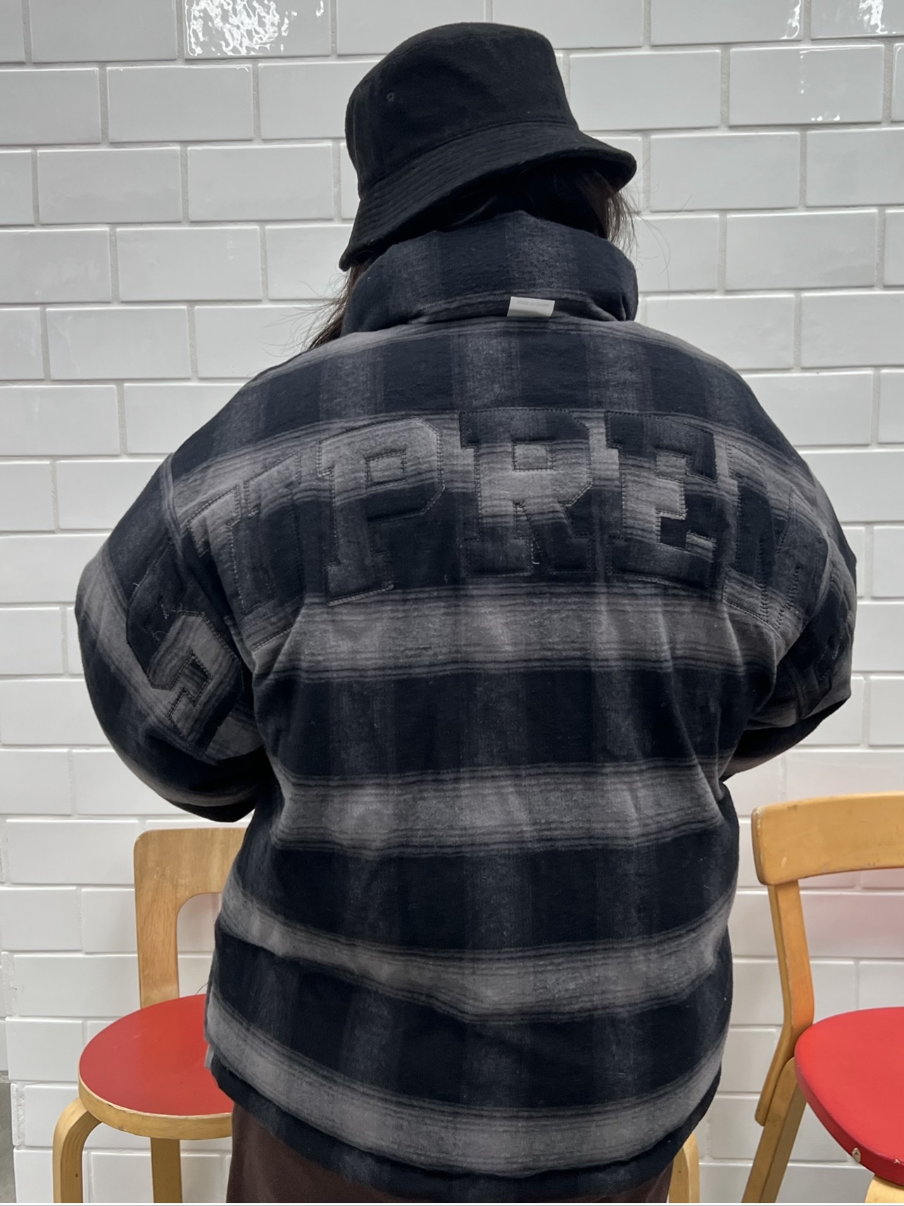 Supreme Flannel Reversible Puffer Jacket Black - 22FW 착용 스타일 - 2