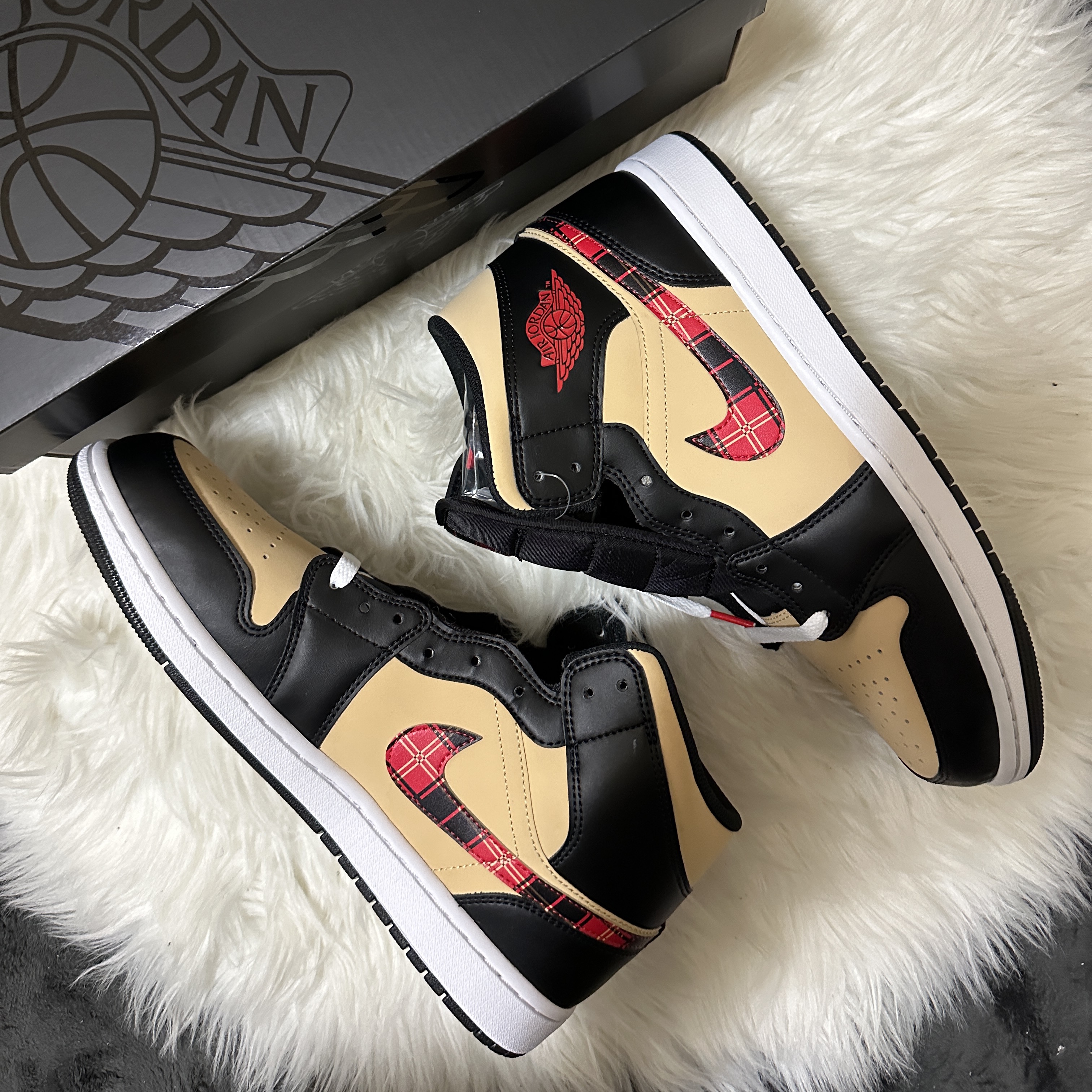 Jordan 1 Mid SE Black Multicolor 착용 스타일 - 3