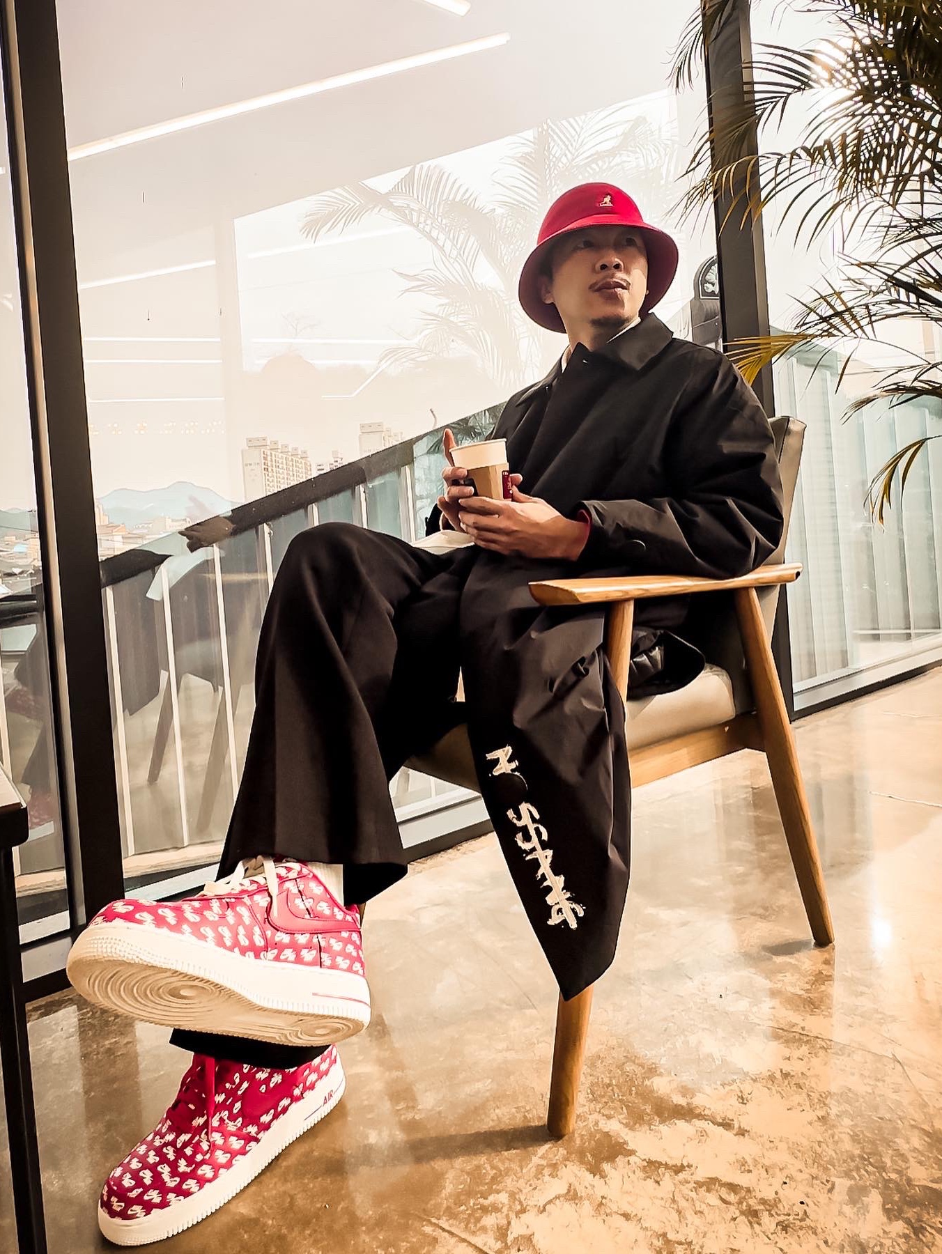 Air Force 1 '07 QS All Over Logo Red 착용 스타일 - 1
