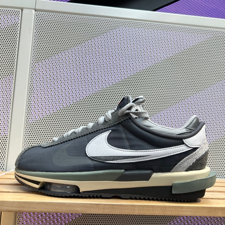 Nike x Sacai Zoom Cortez SP Iron Grey 착용 스타일 - 2
