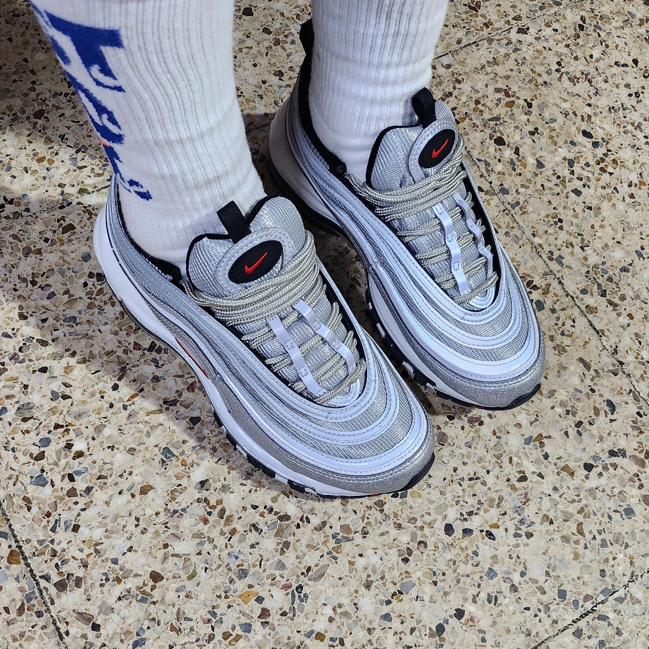 Nike Air Max 97 OG Silver Bullet 2022 착용 스타일 - 3
