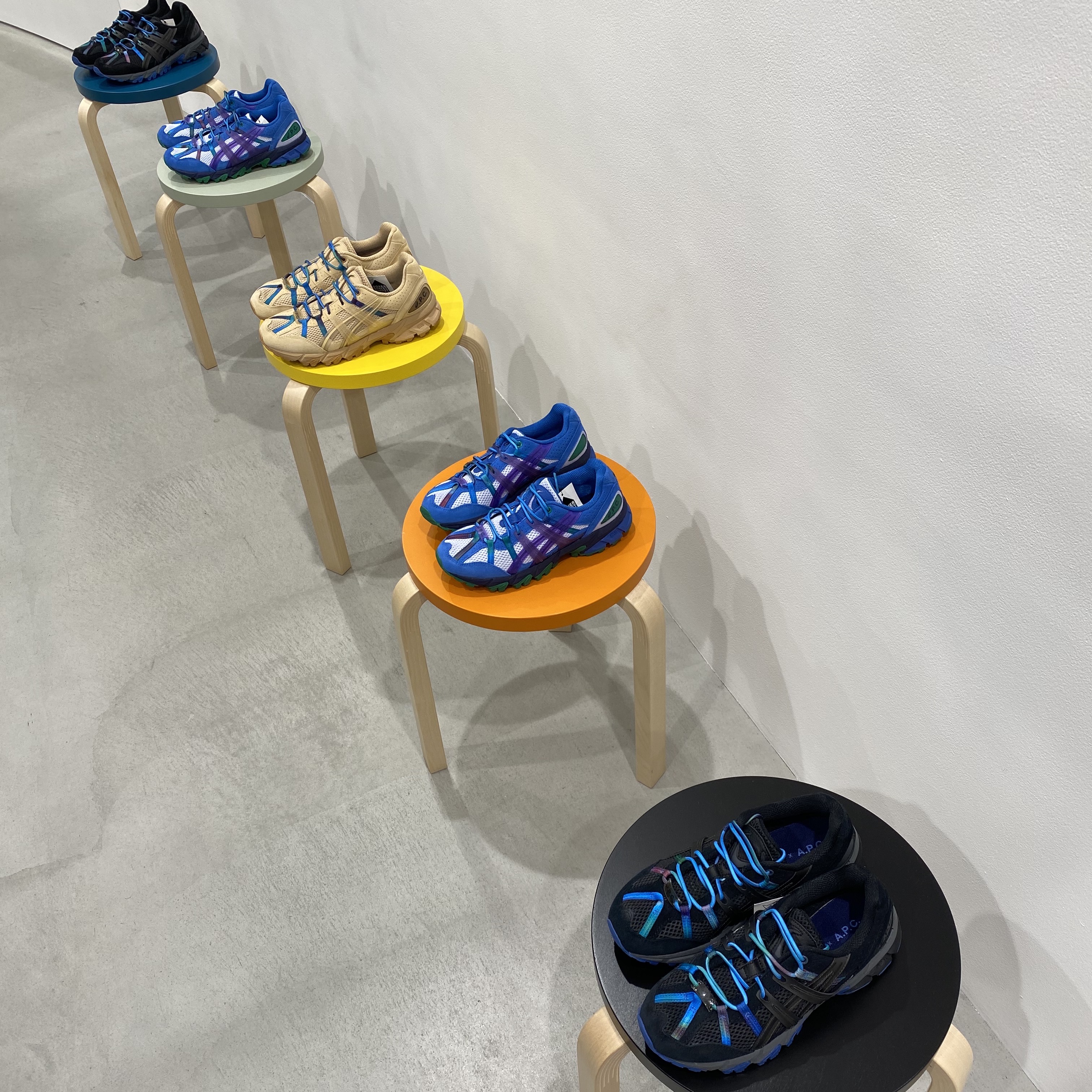 Asics x A.P.C. Gel-Sonoma 15-50 Blue, Asics x A.P.C. Gel-Sonoma 15-50 Black 착용 스타일