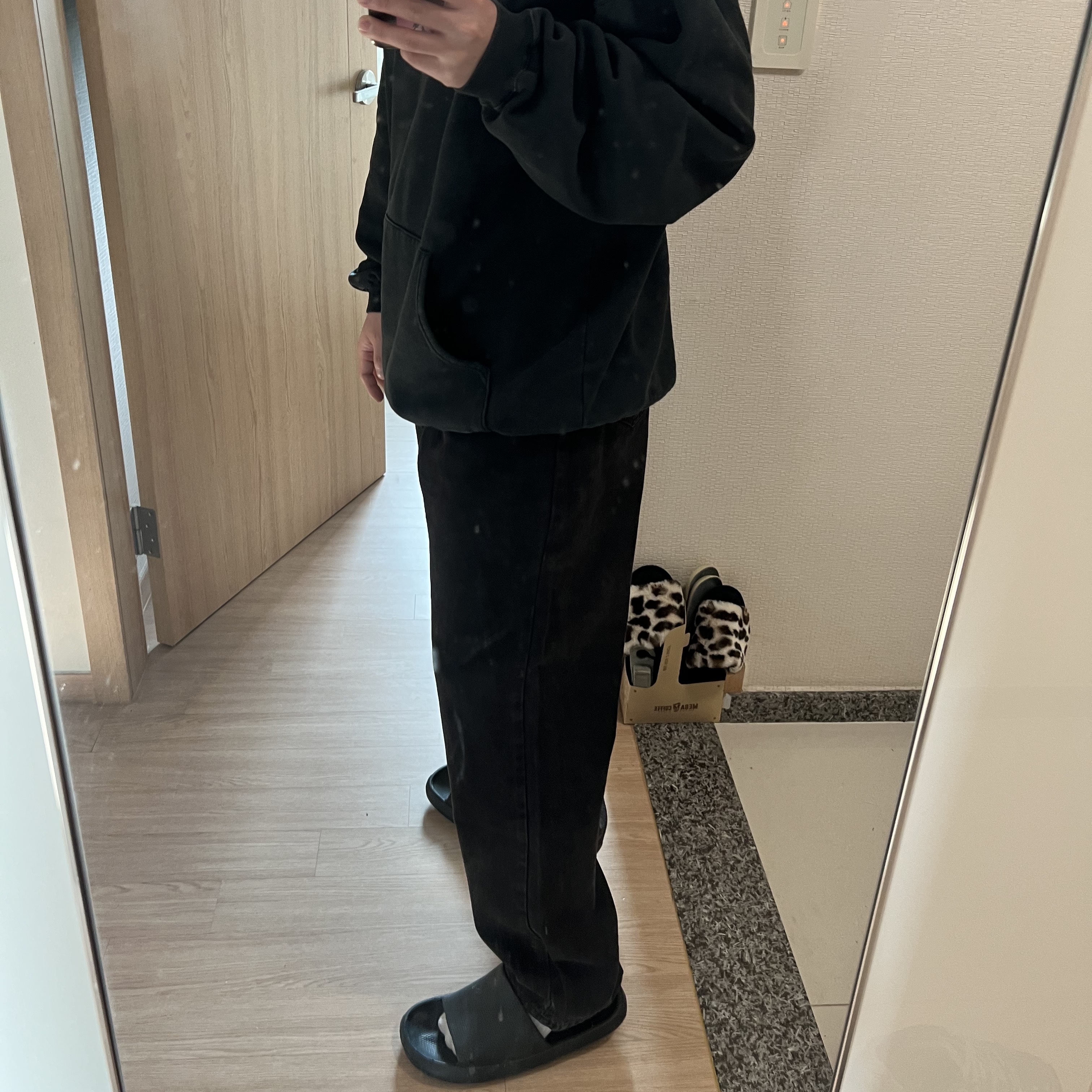 Stussy Washed Canvas Big OL' Jean Black 착용 스타일 - 4