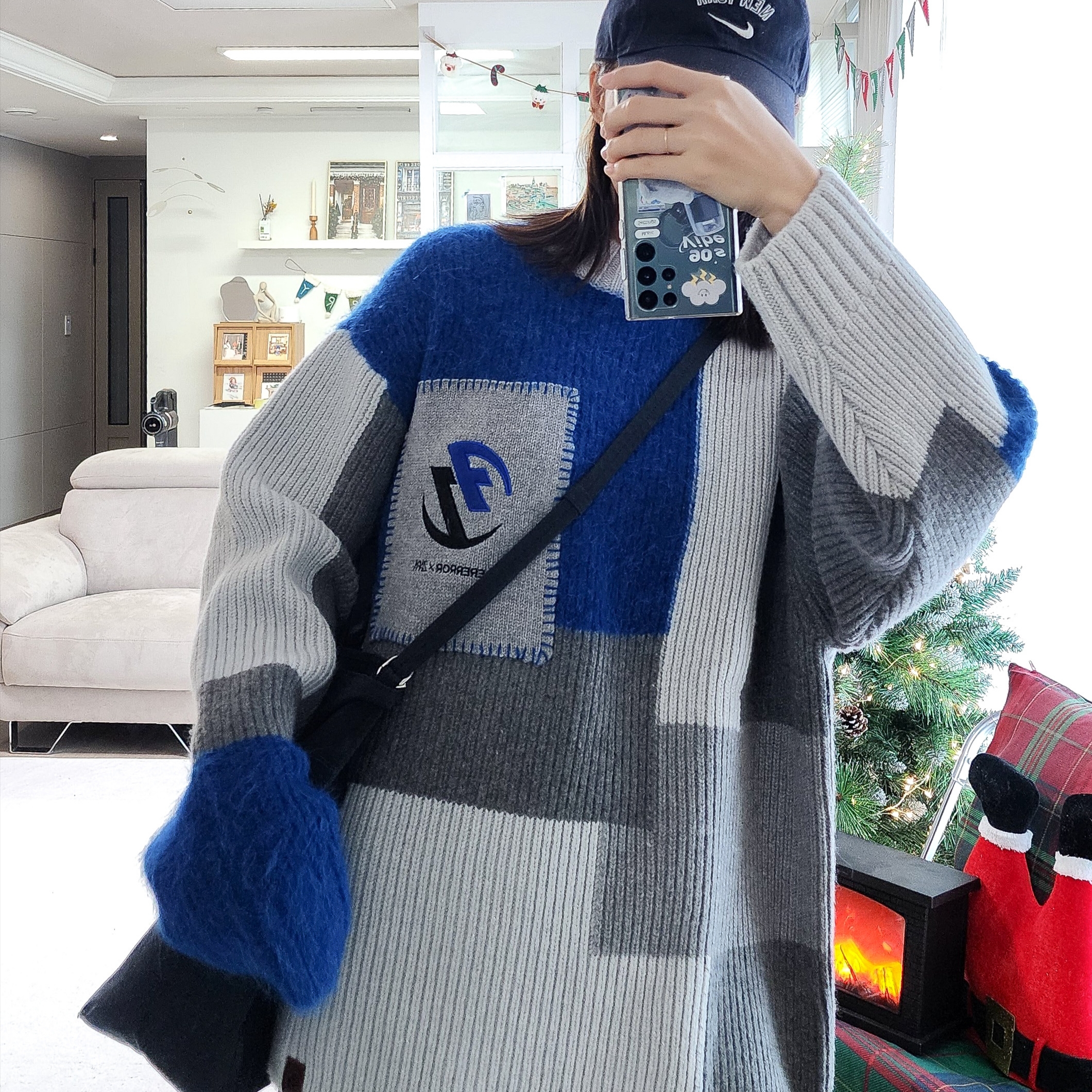Zara x Ader Error Patchwork Oversize Knit Sweater Multicolor, Acne Studios Baker Out Medium Tote Bag Black 착용 스타일 - 3