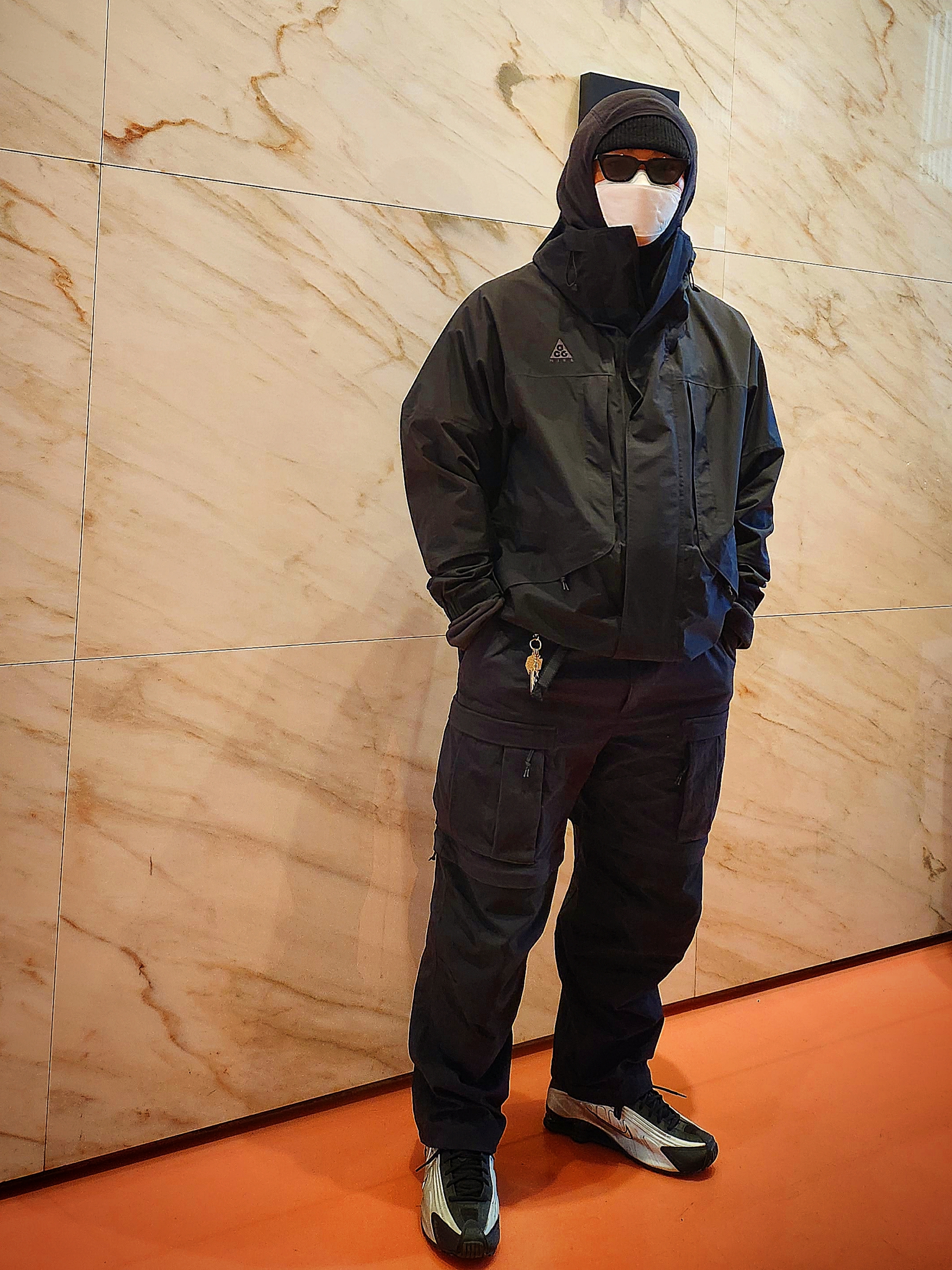 Nike ACG Gore-Tex Jacket Black Anthracite, Nike ACG Smith Summit Cargo Pants Black Summit White - Asia 착용 스타일