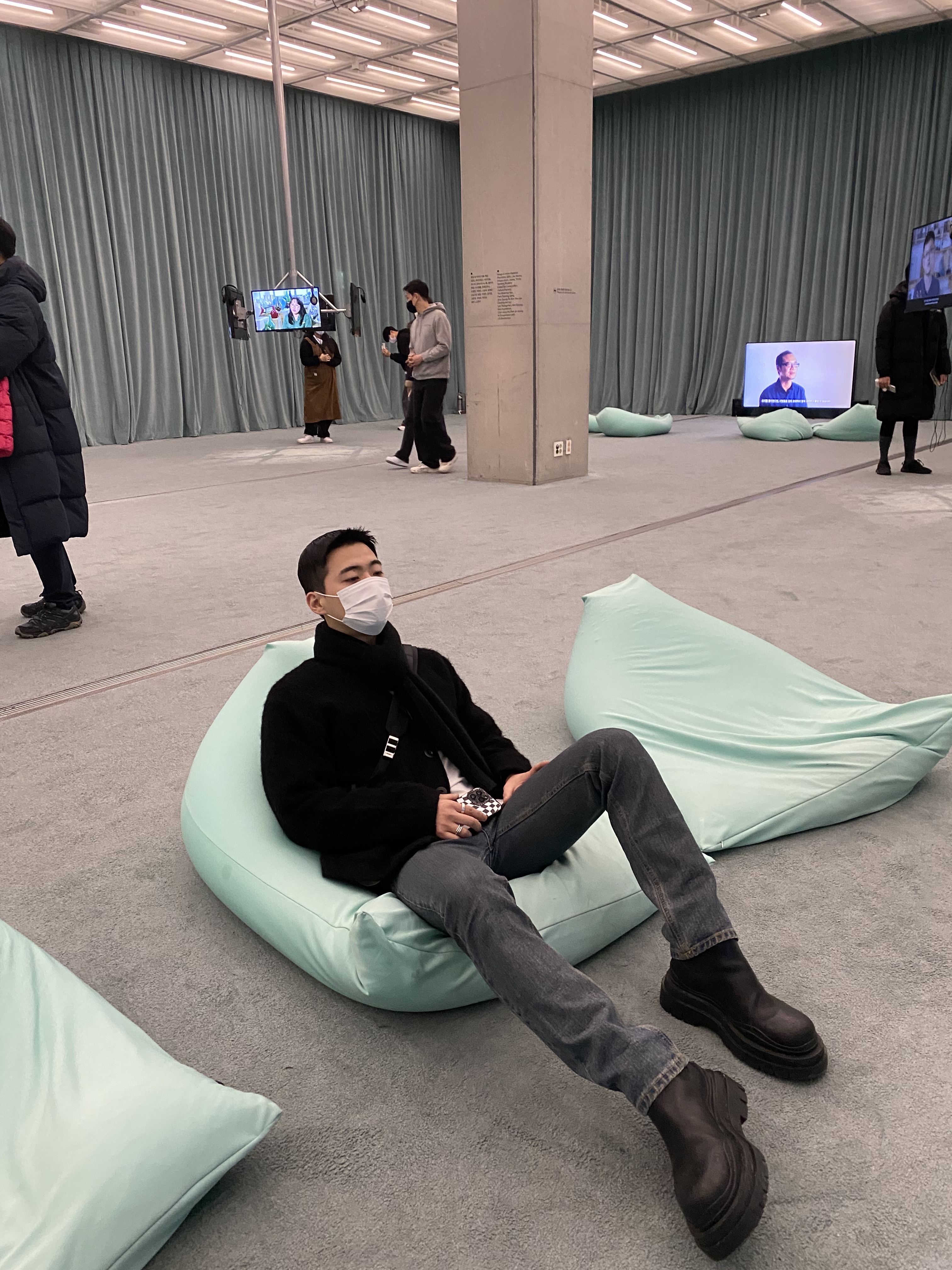 Our Legacy Cardigan Mohair Black 착용 스타일 - 1