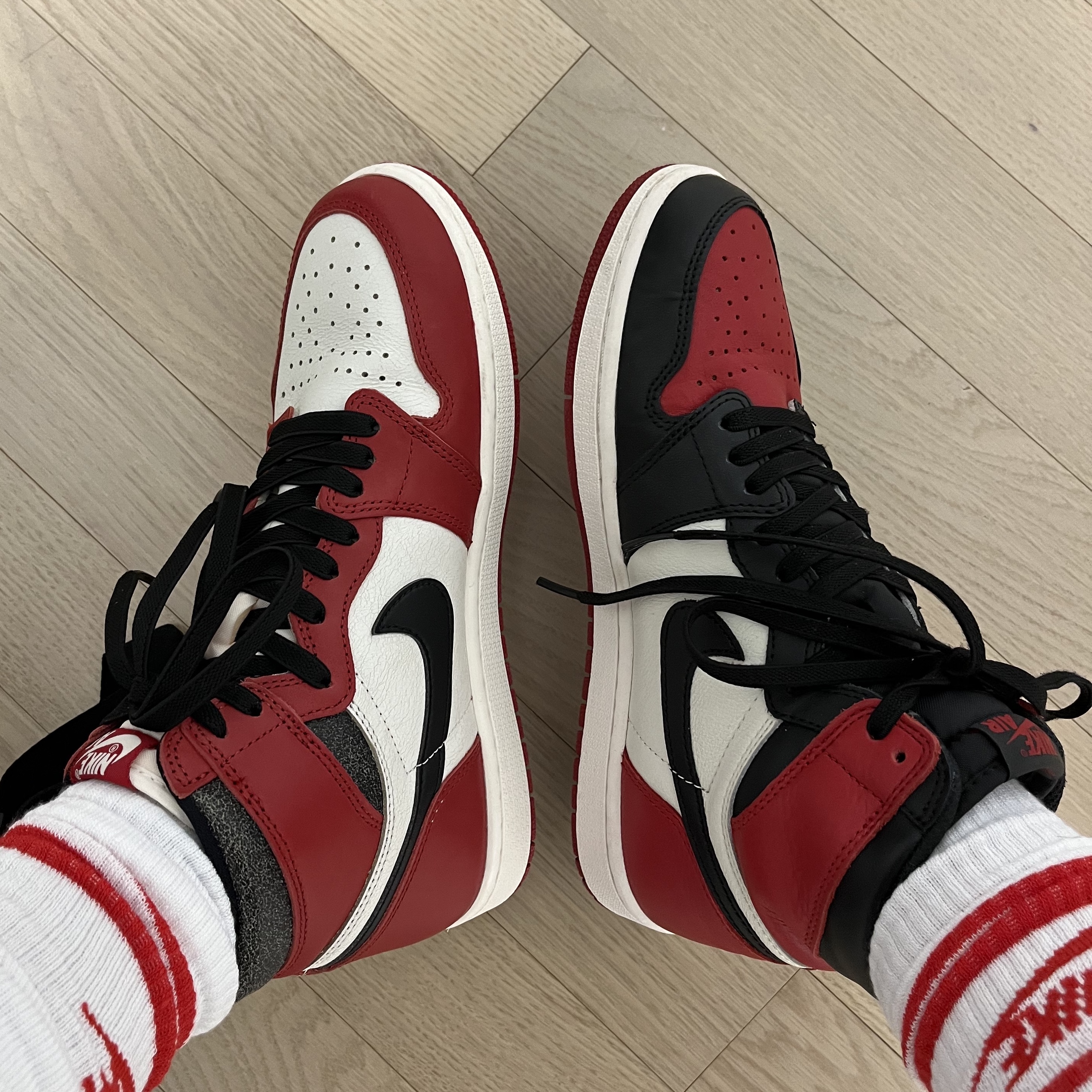 Jordan 1 Retro High OG Chicago 2022, Jordan 1 Retro High OG Bred Toe 착용 스타일 - 4