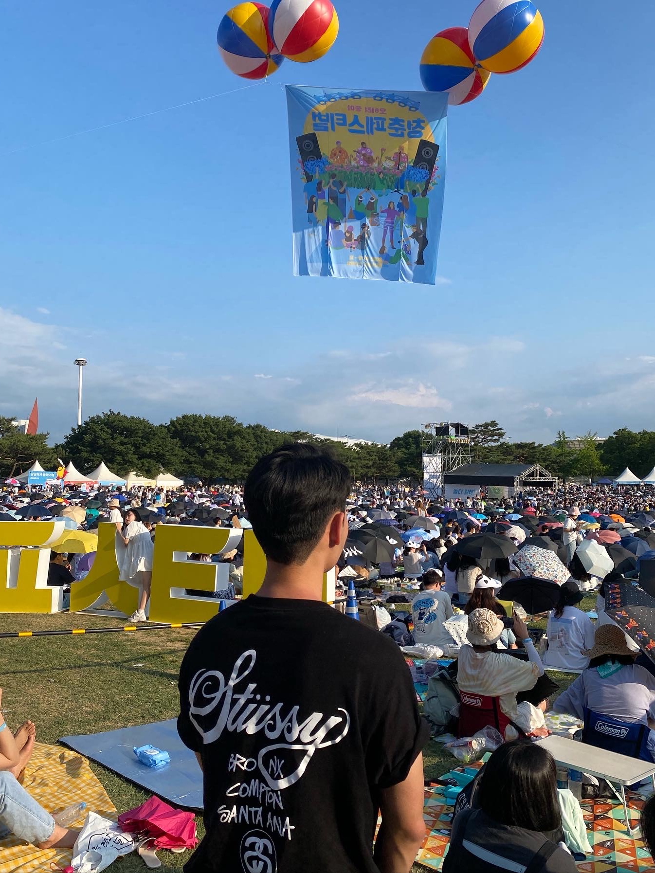 Stussy World Tour T-Shirt Black 착용 스타일 - 3