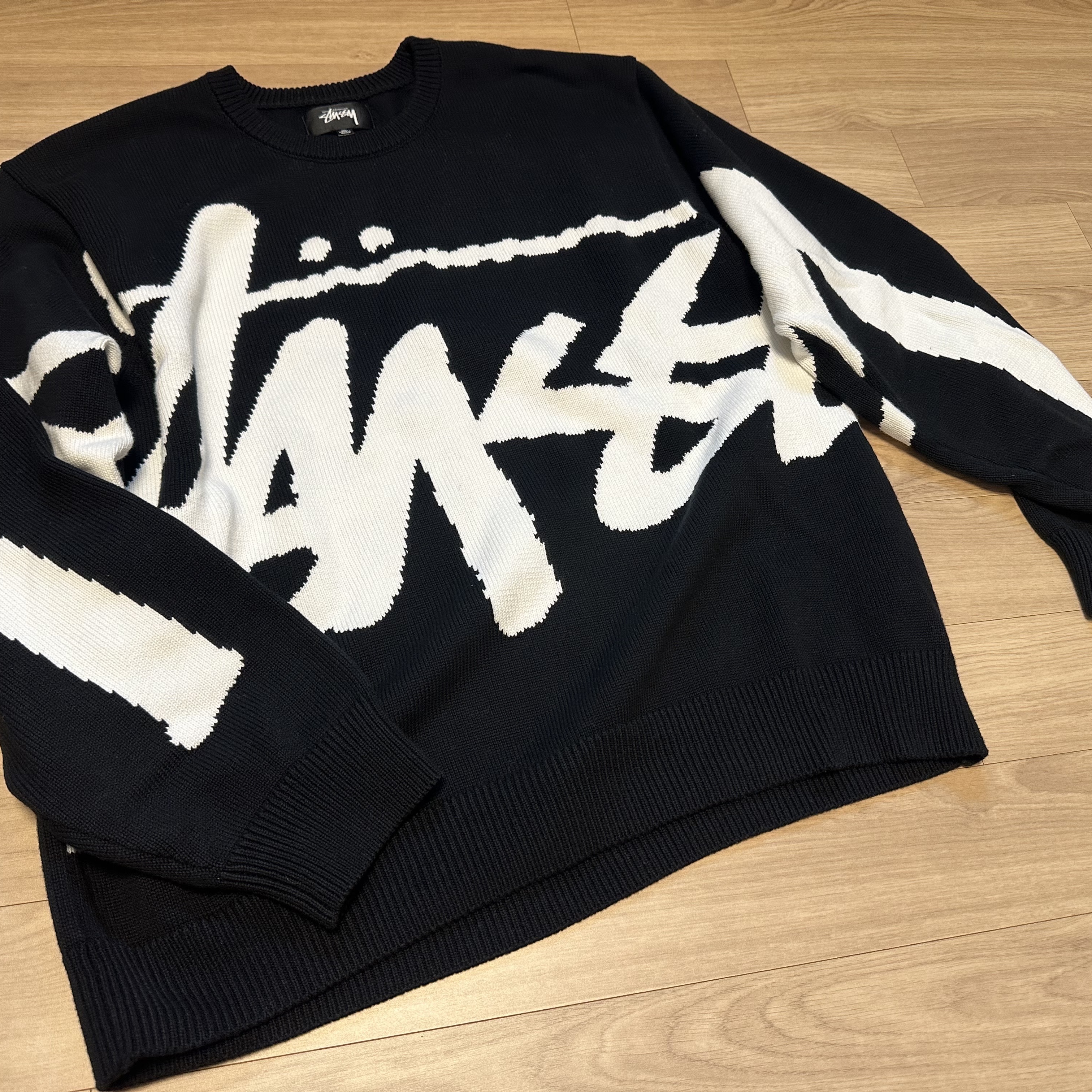Stussy Stock Sweater Black 착용 스타일 - 1