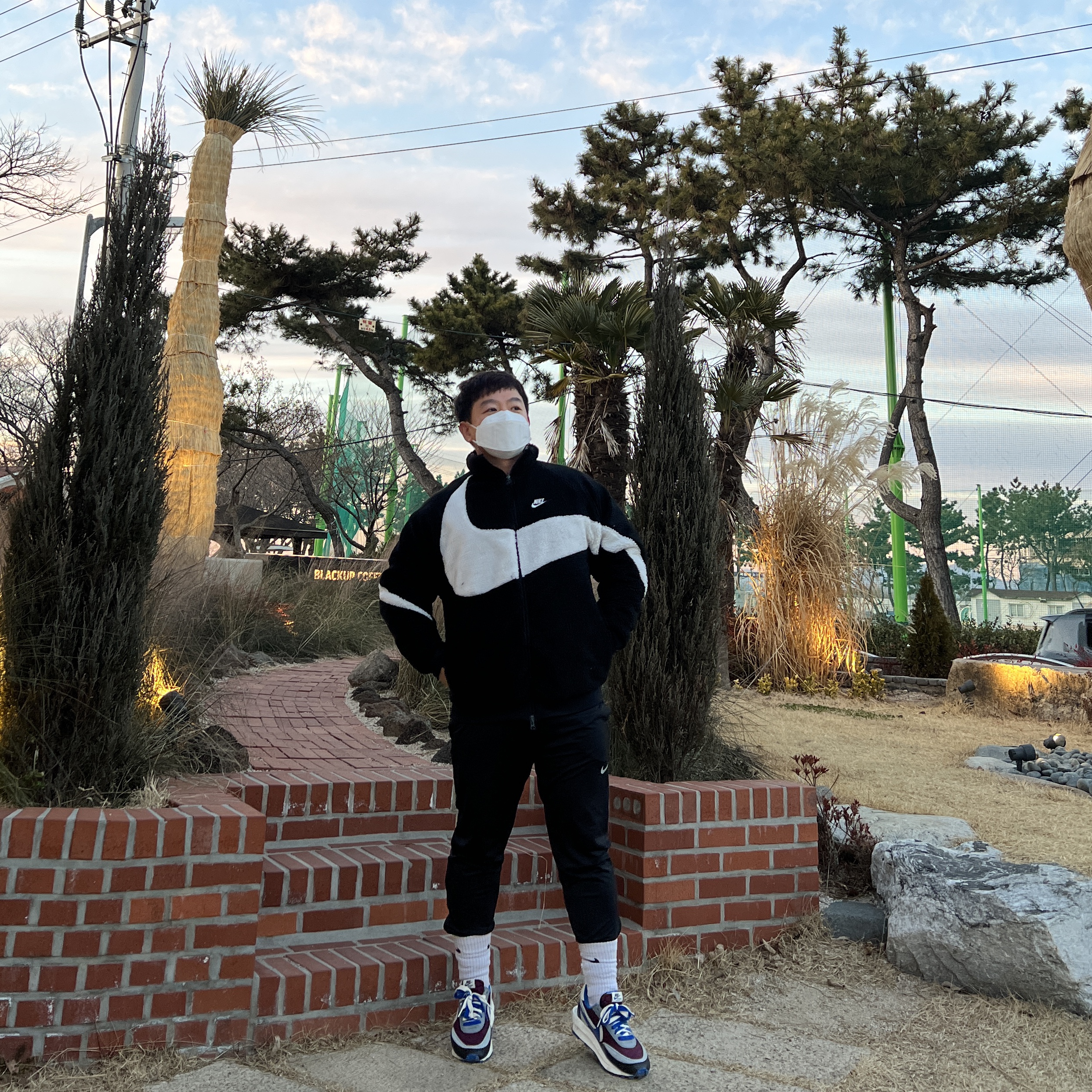 Nike Big Swoosh Full Zip Jacket Black Sail, Nike x Sacai x Undercover LDWaffle Night Maroon Team Royal 착용 스타일