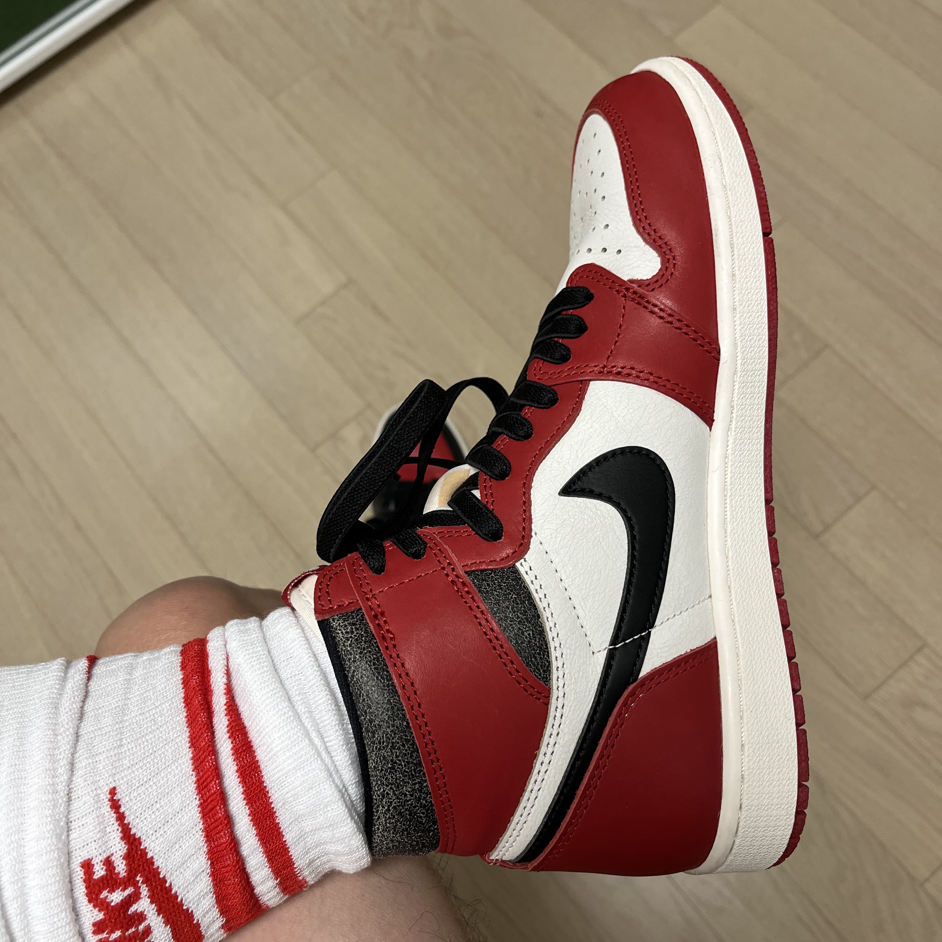 Jordan 1 Retro High OG Chicago 2022, Jordan 1 Retro High OG Bred Toe 착용 스타일 - 2
