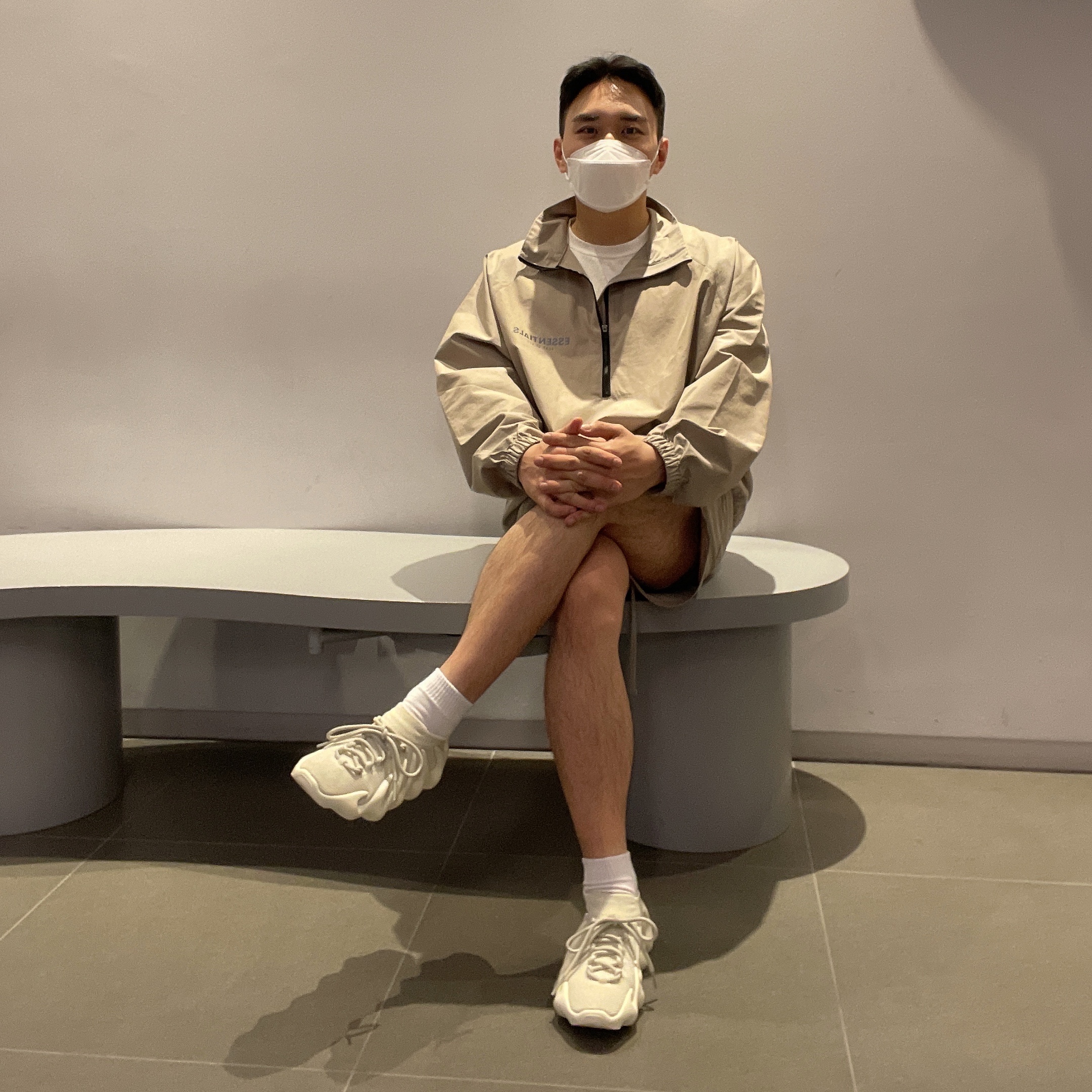 Adidas Yeezy 450 Cloud White, Essentials Half-Zip Track Jacket Moss - 21SS 착용 스타일