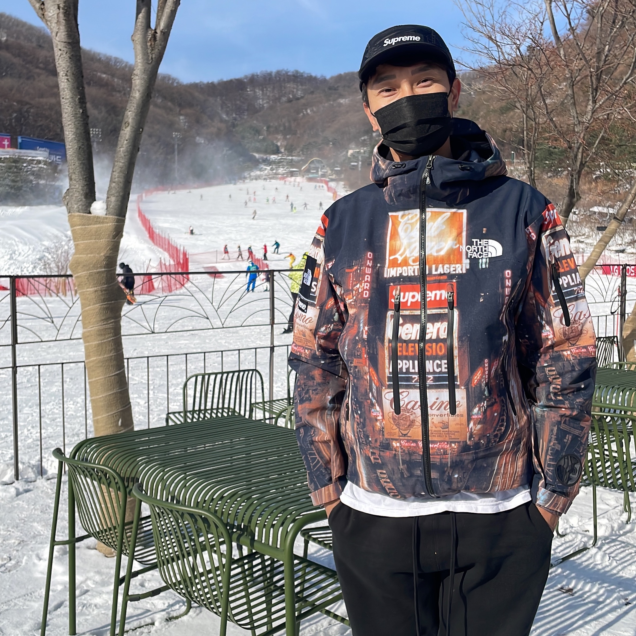 Supreme x The North Face Taped Seam Shell Jacket Times Square - 22FW, Supreme Quilted Liner Camp Cap Black - 22FW 착용 스타일 - 3