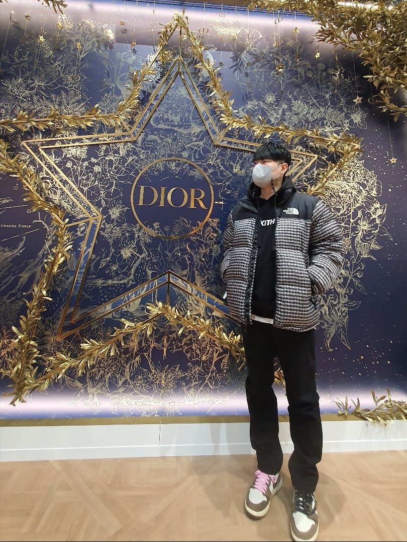 Supreme x The North Face Studded Nuptse Jacket Black - 21SS, Jordan 1 x Travis Scott Retro High OG SP Mocha 착용 스타일